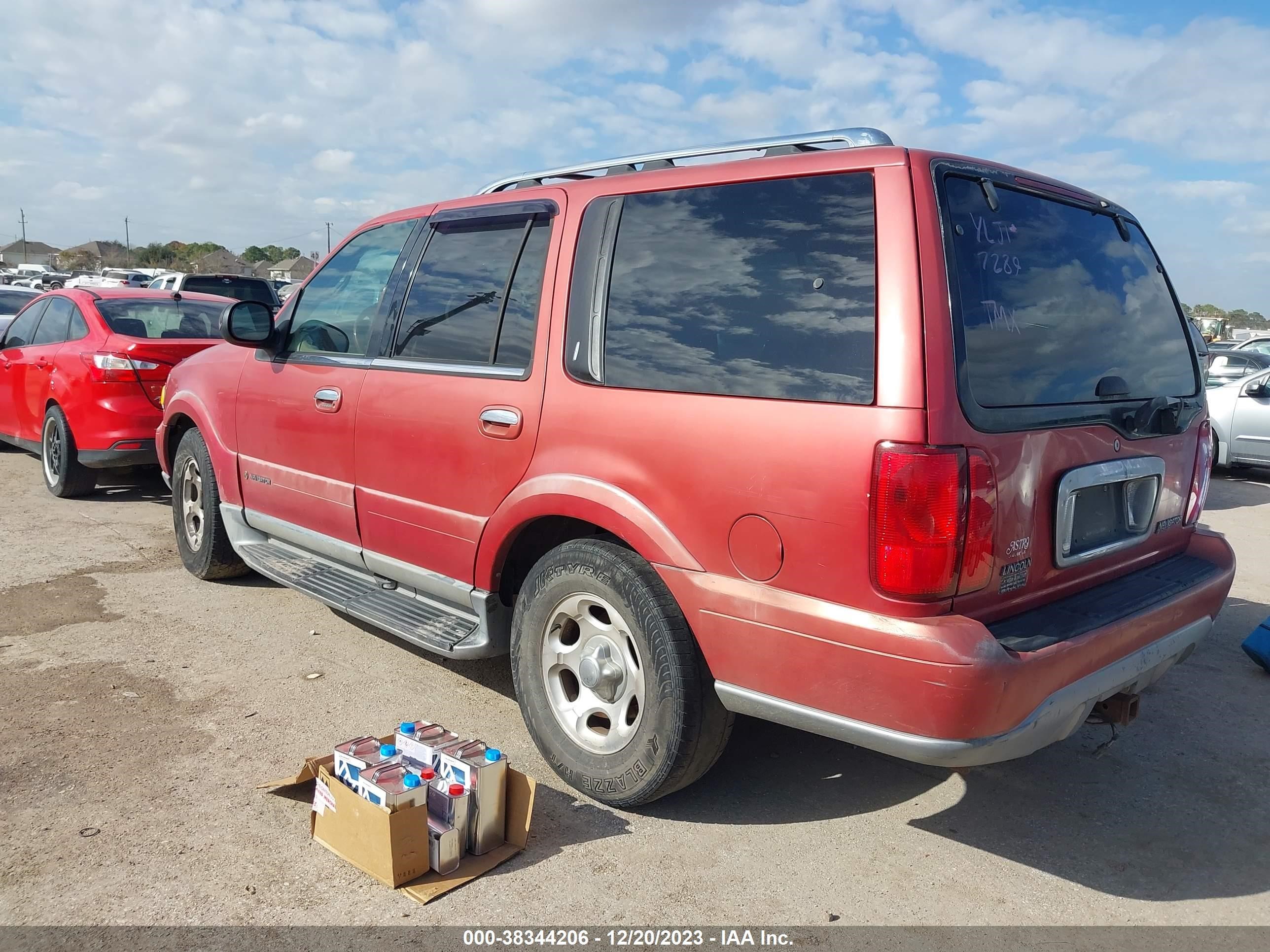 Photo 2 VIN: 5LMEU27A9YLJ17289 - LINCOLN NAVIGATOR 