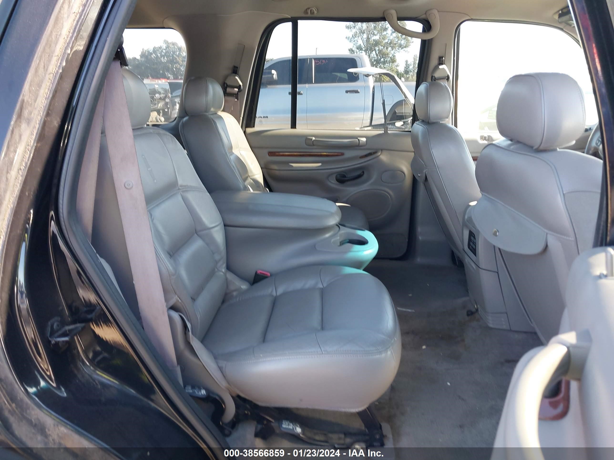 Photo 7 VIN: 5LMEU27R82LJ17085 - LINCOLN NAVIGATOR 