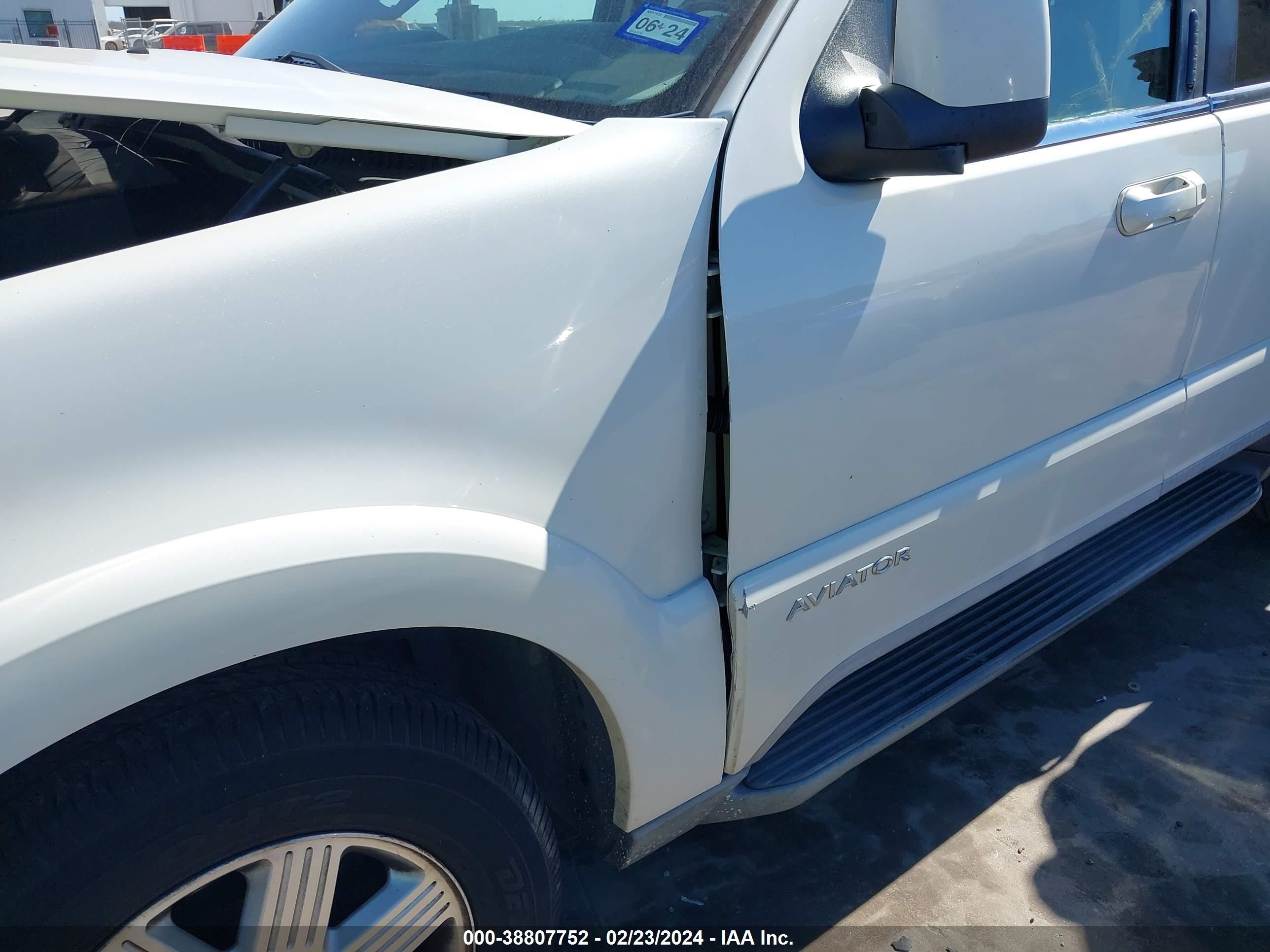 Photo 11 VIN: 5LMEU68H03ZJ09560 - LINCOLN AVIATOR 