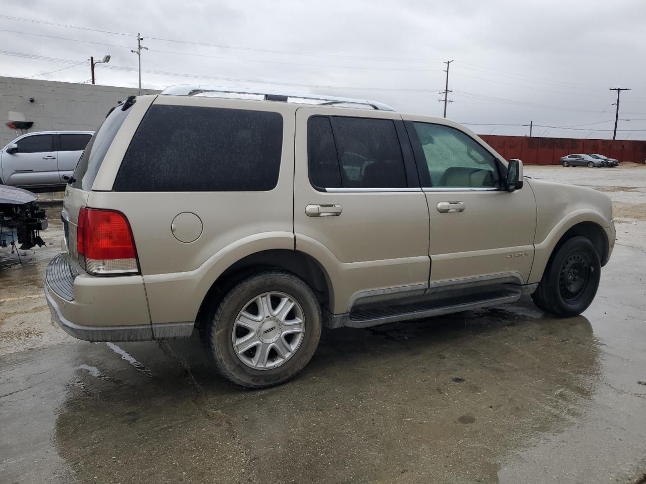 Photo 2 VIN: 5LMEU68H34ZJ44918 - LINCOLN AVIATOR 