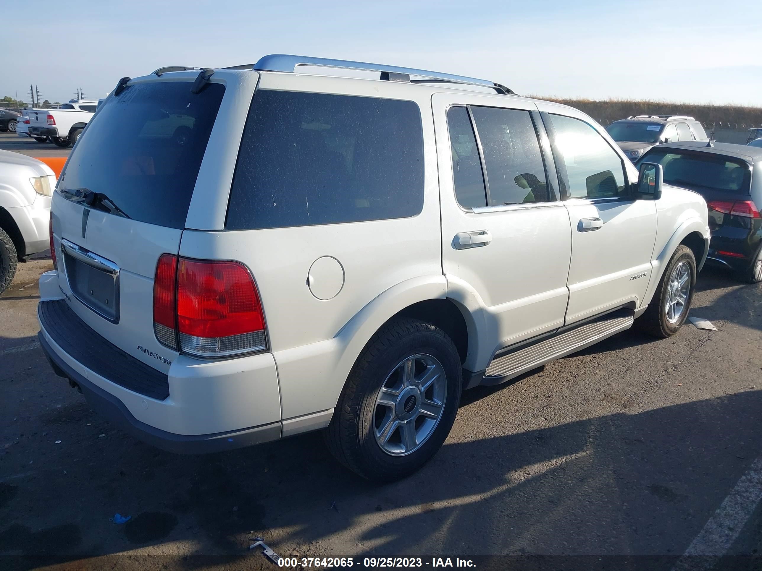 Photo 3 VIN: 5LMEU68H44ZJ15959 - LINCOLN AVIATOR 