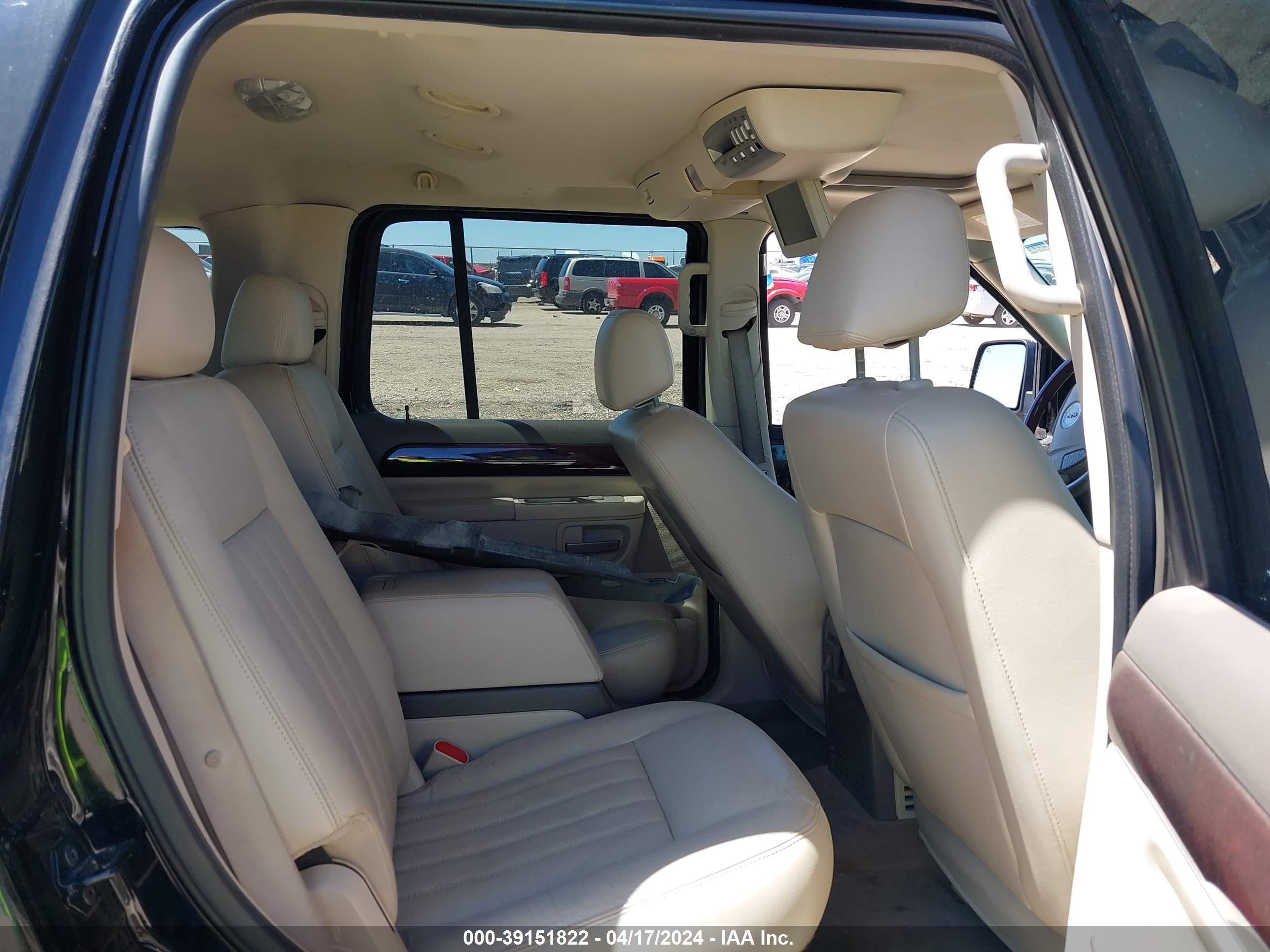 Photo 7 VIN: 5LMEU68H74ZJ25398 - LINCOLN AVIATOR 