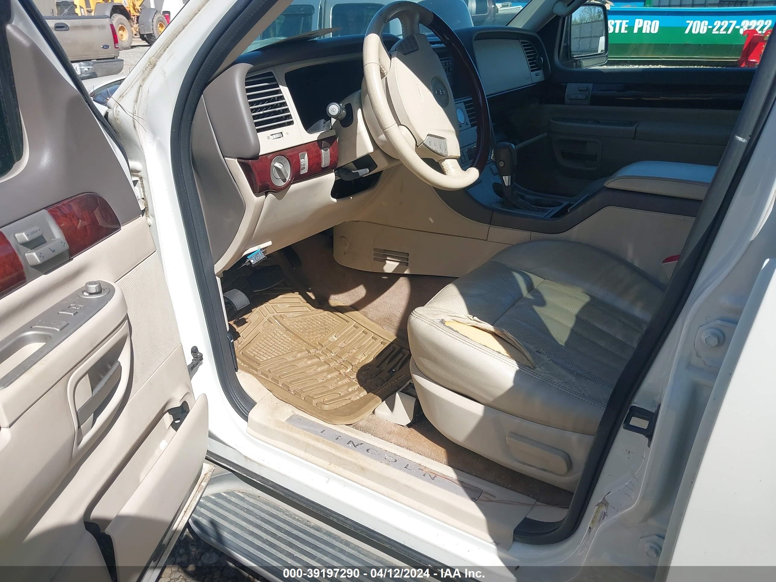 Photo 6 VIN: 5LMEU68H74ZJ47594 - LINCOLN AVIATOR 