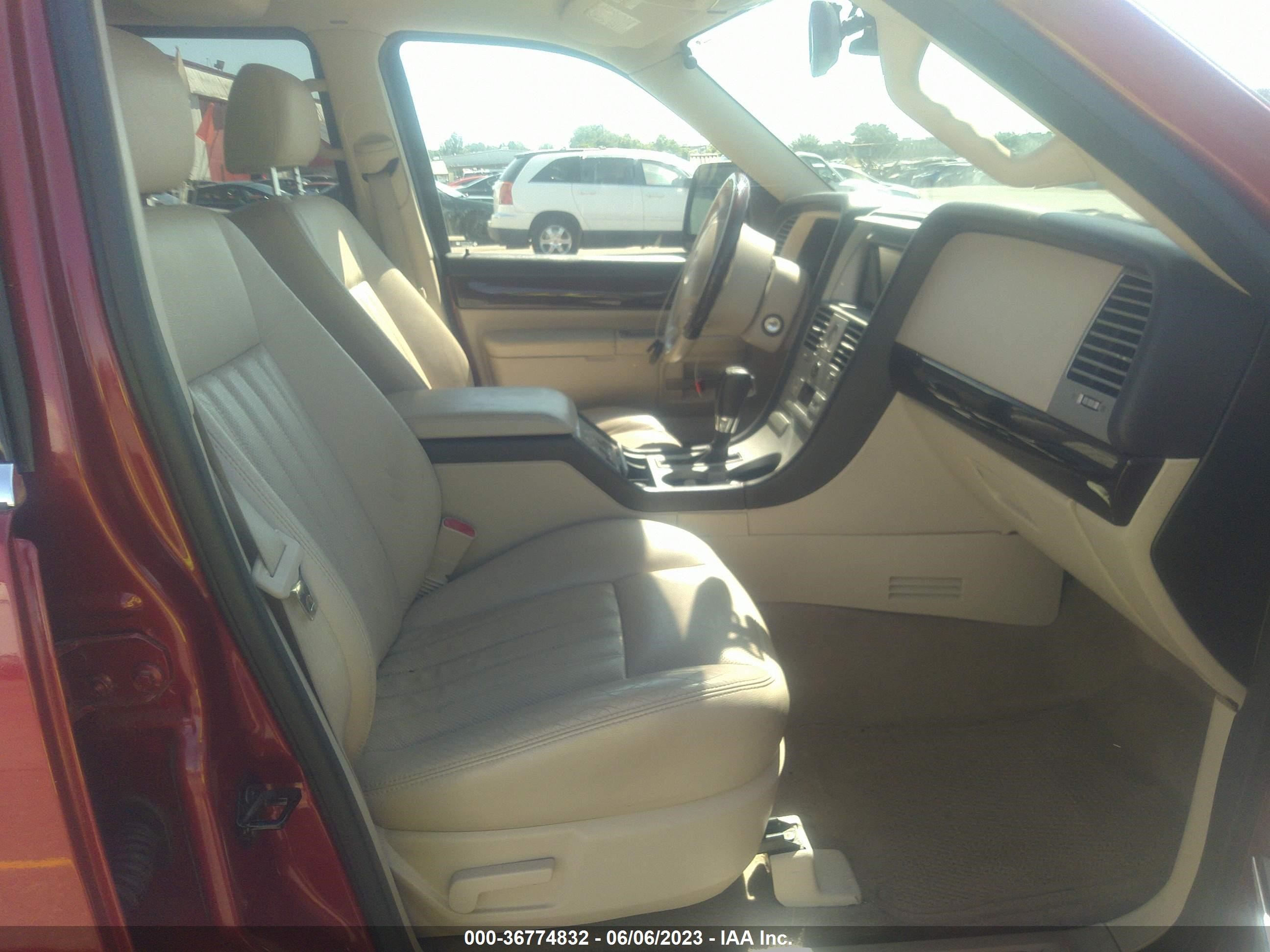 Photo 4 VIN: 5LMEU68HX3ZJ32408 - LINCOLN AVIATOR 