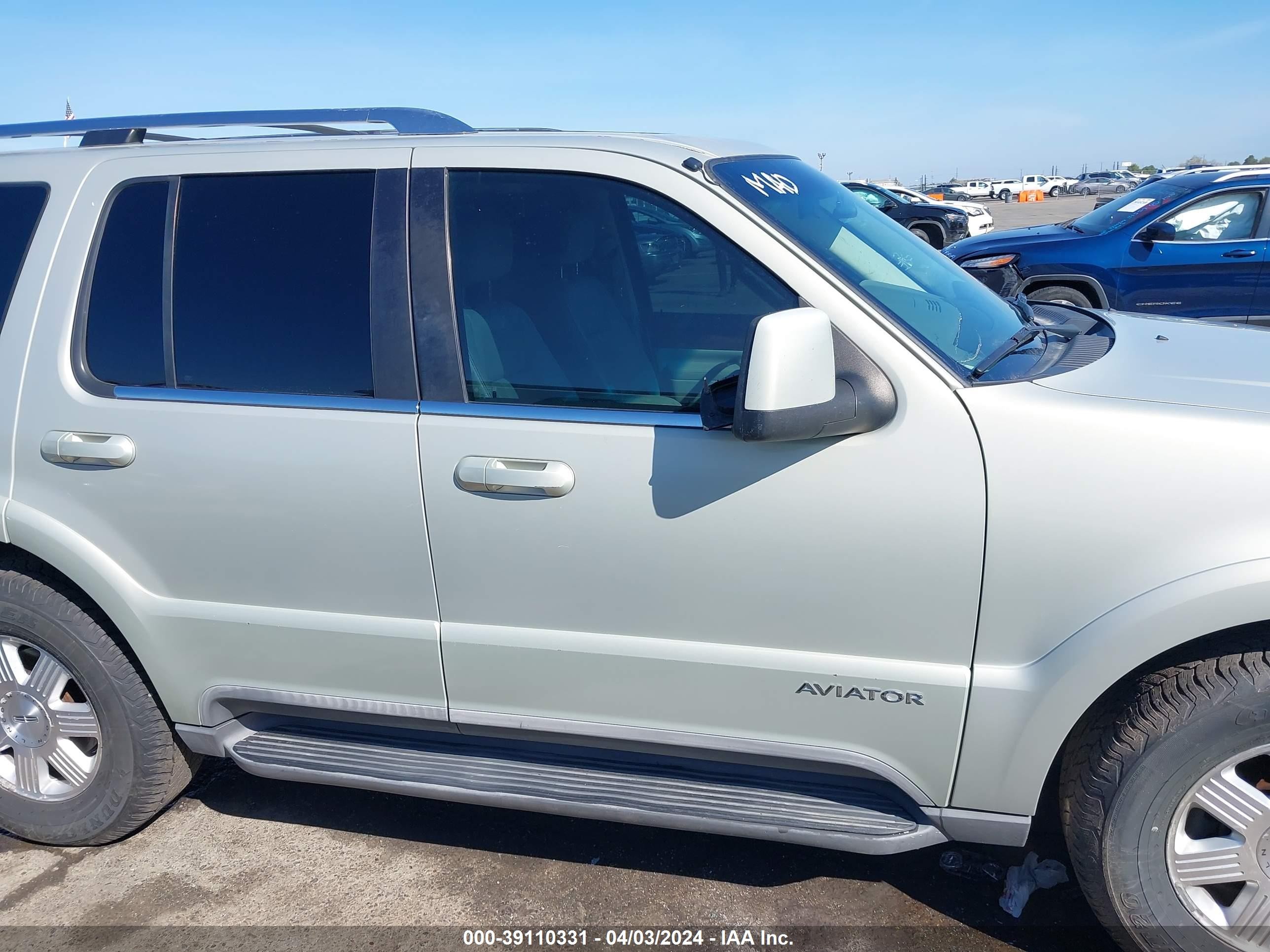 Photo 12 VIN: 5LMEU78H33ZJ13673 - LINCOLN AVIATOR 