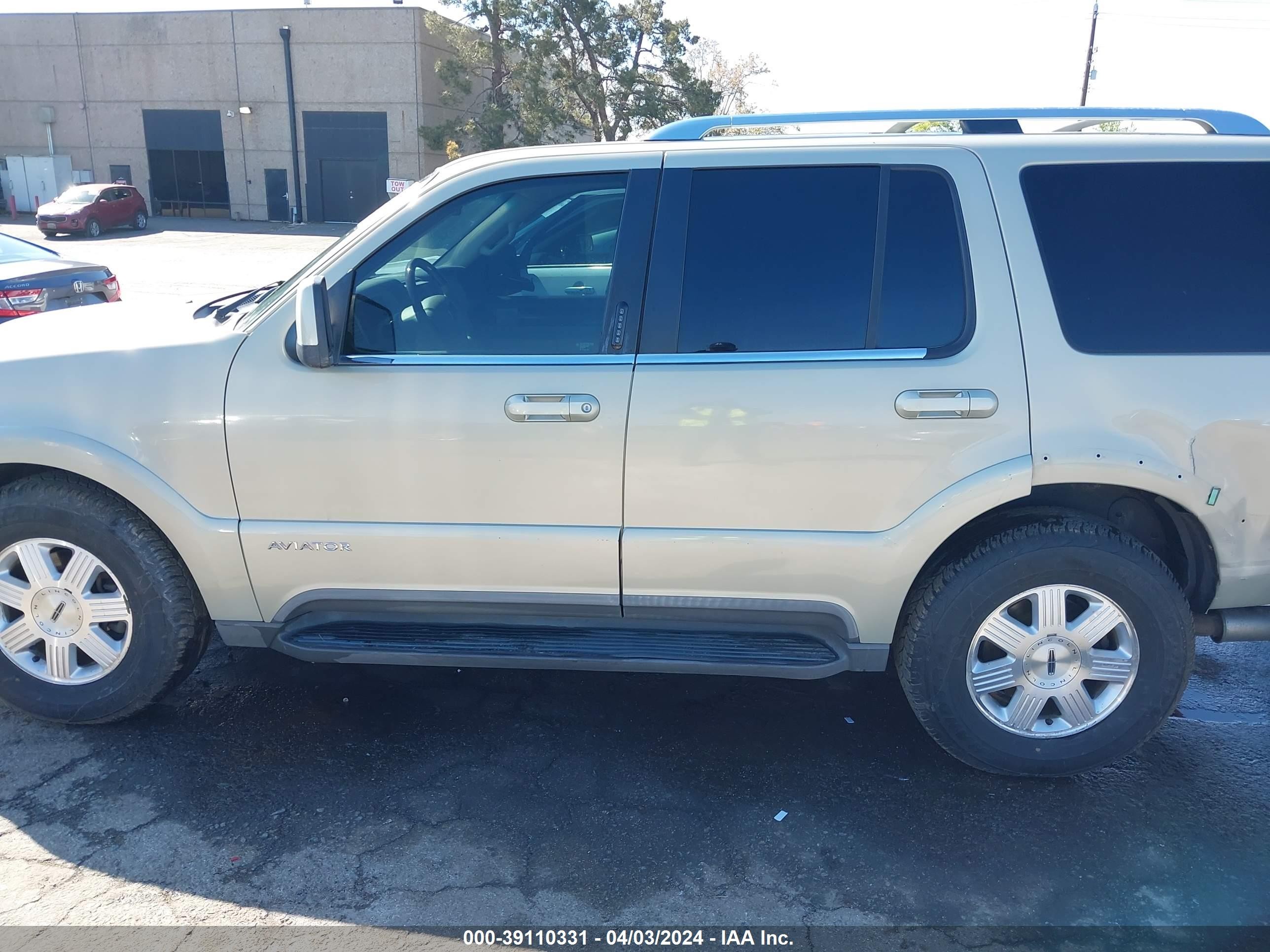 Photo 13 VIN: 5LMEU78H33ZJ13673 - LINCOLN AVIATOR 