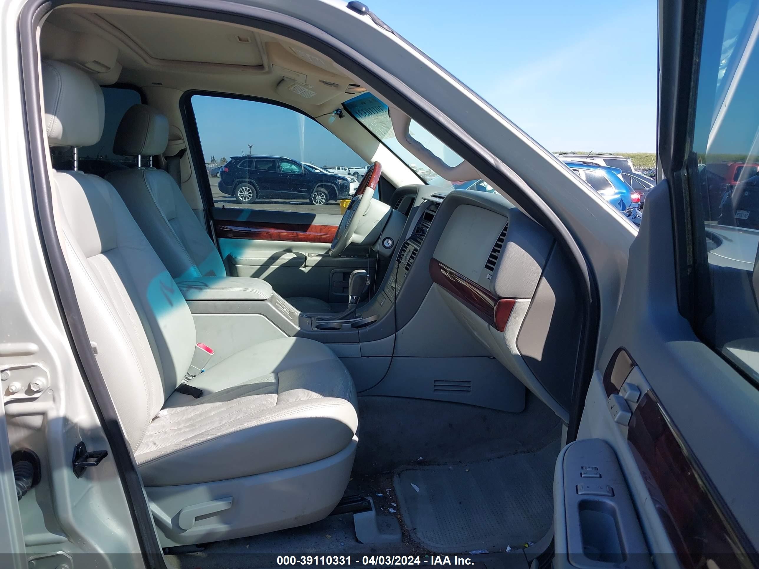 Photo 4 VIN: 5LMEU78H33ZJ13673 - LINCOLN AVIATOR 