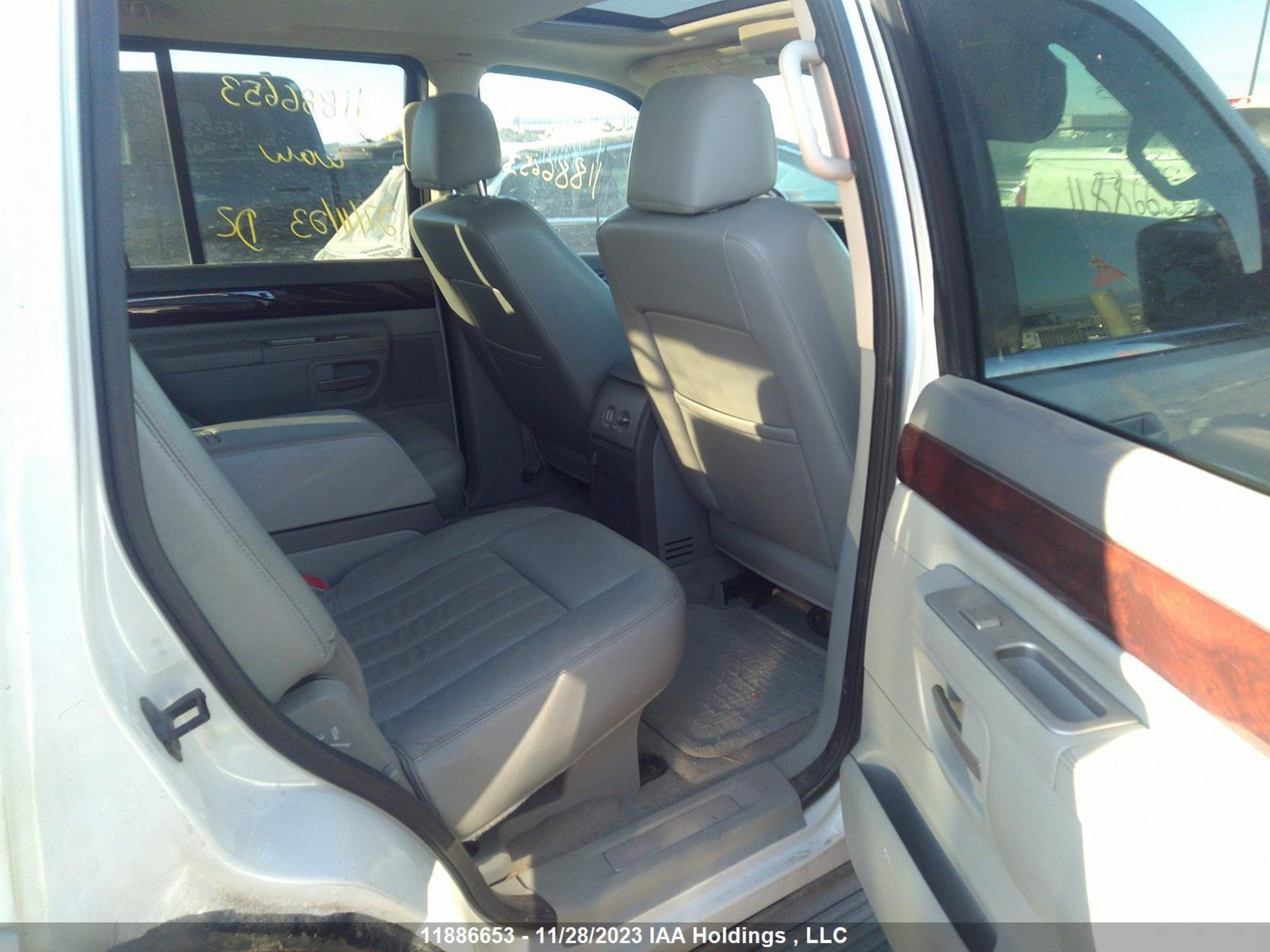 Photo 7 VIN: 5LMEU78H33ZJ29680 - LINCOLN AVIATOR 