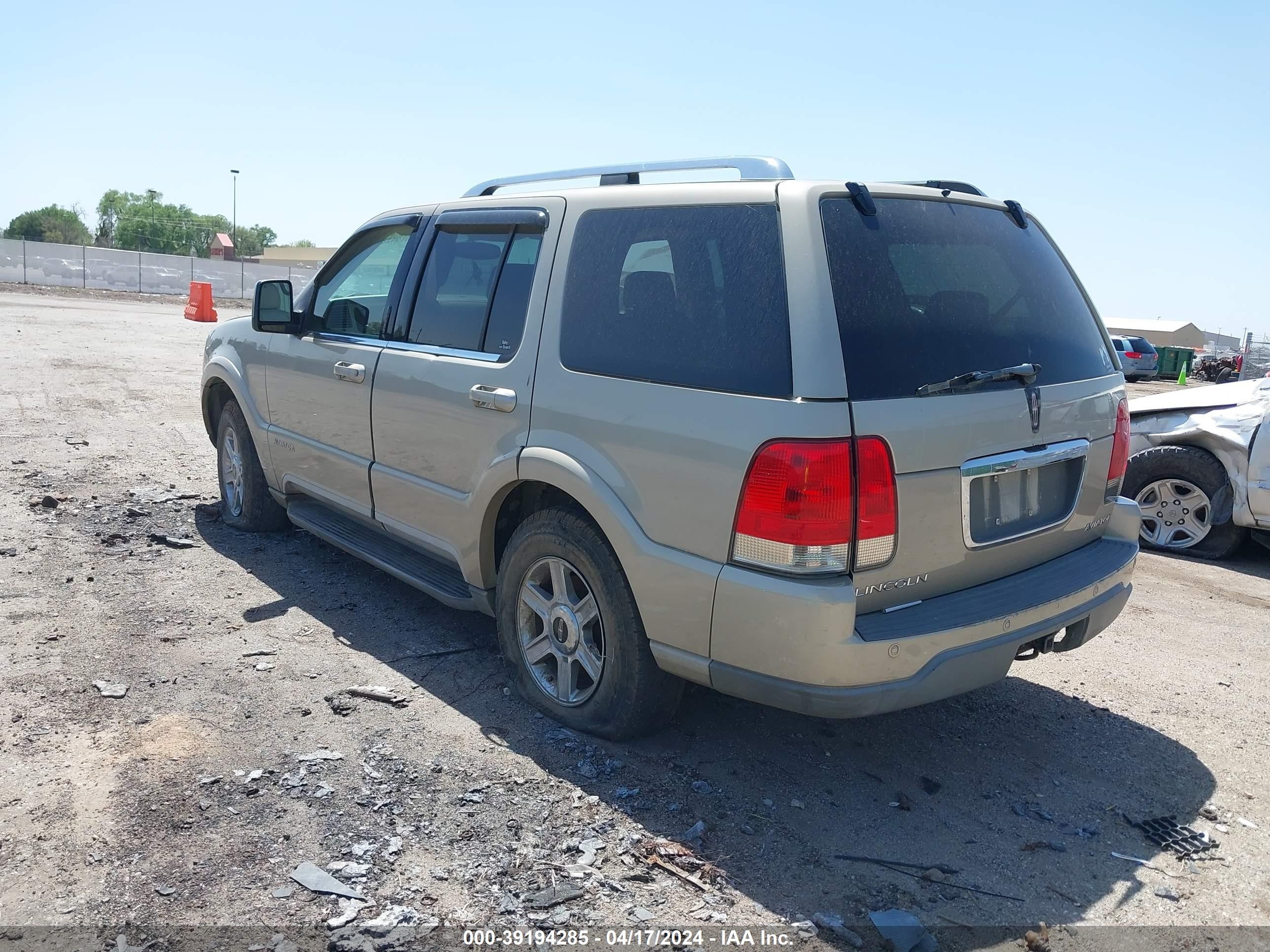 Photo 2 VIN: 5LMEU88H04ZJ28400 - LINCOLN AVIATOR 