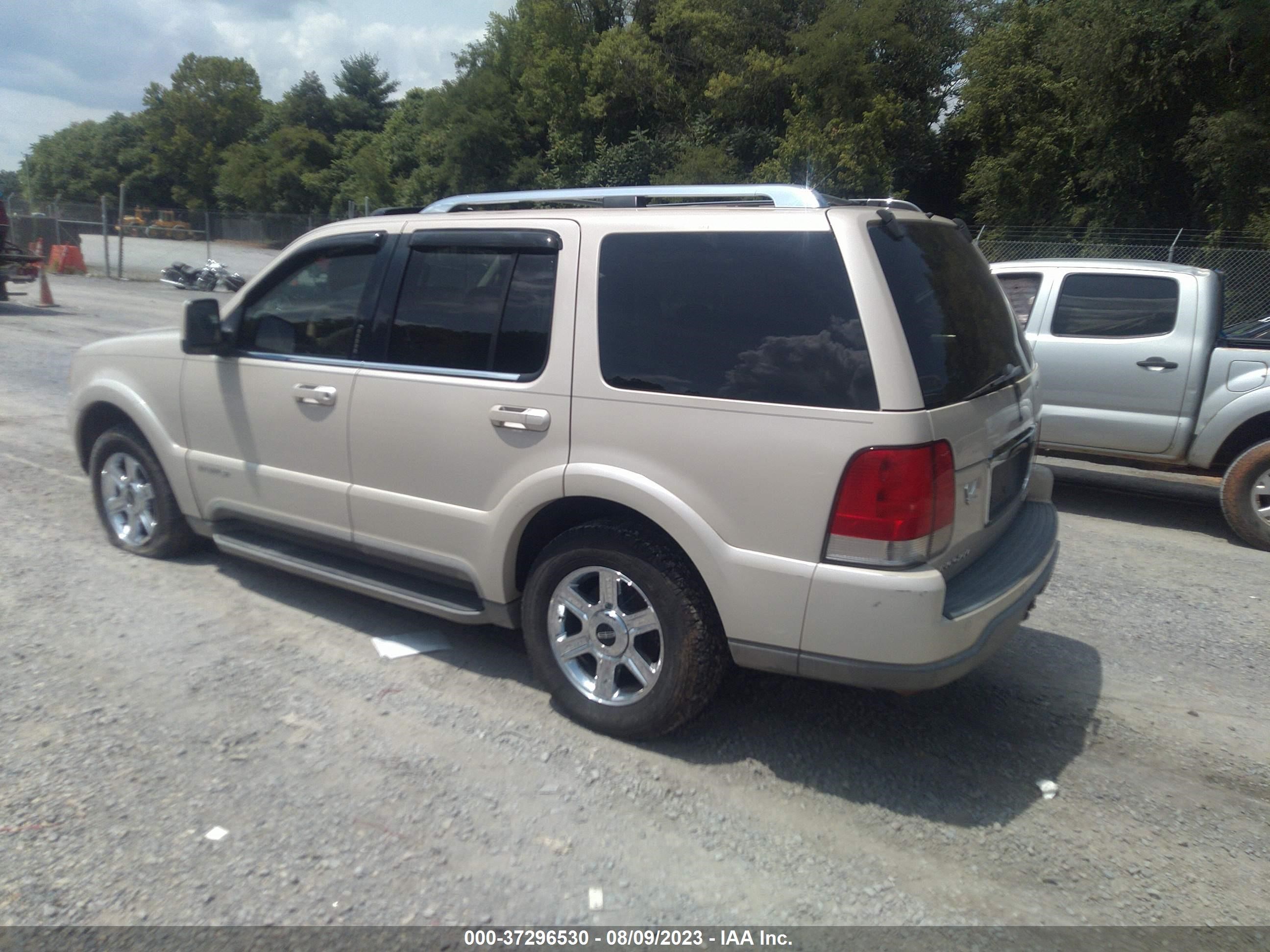 Photo 2 VIN: 5LMEU88H05ZJ00419 - LINCOLN AVIATOR 