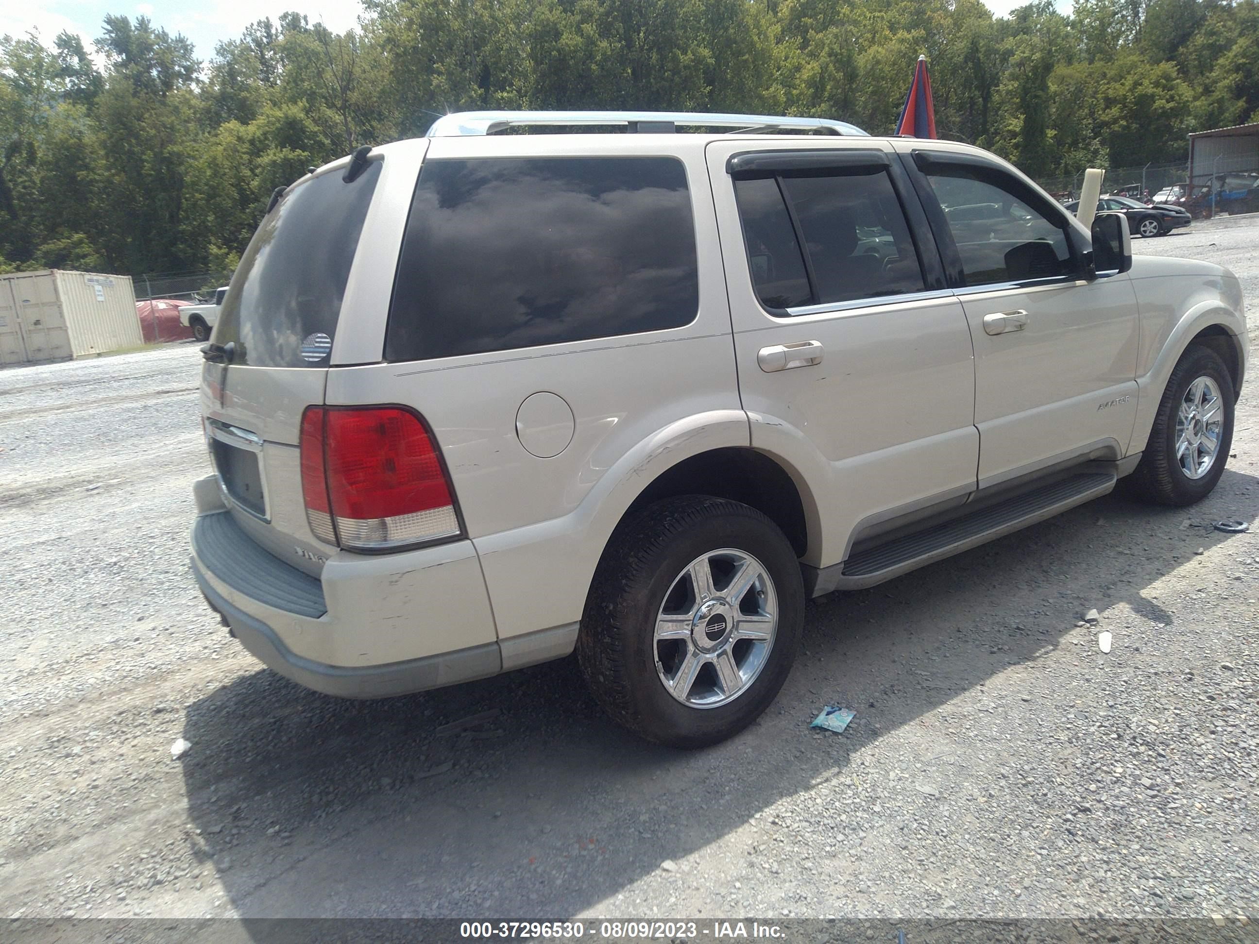 Photo 3 VIN: 5LMEU88H05ZJ00419 - LINCOLN AVIATOR 