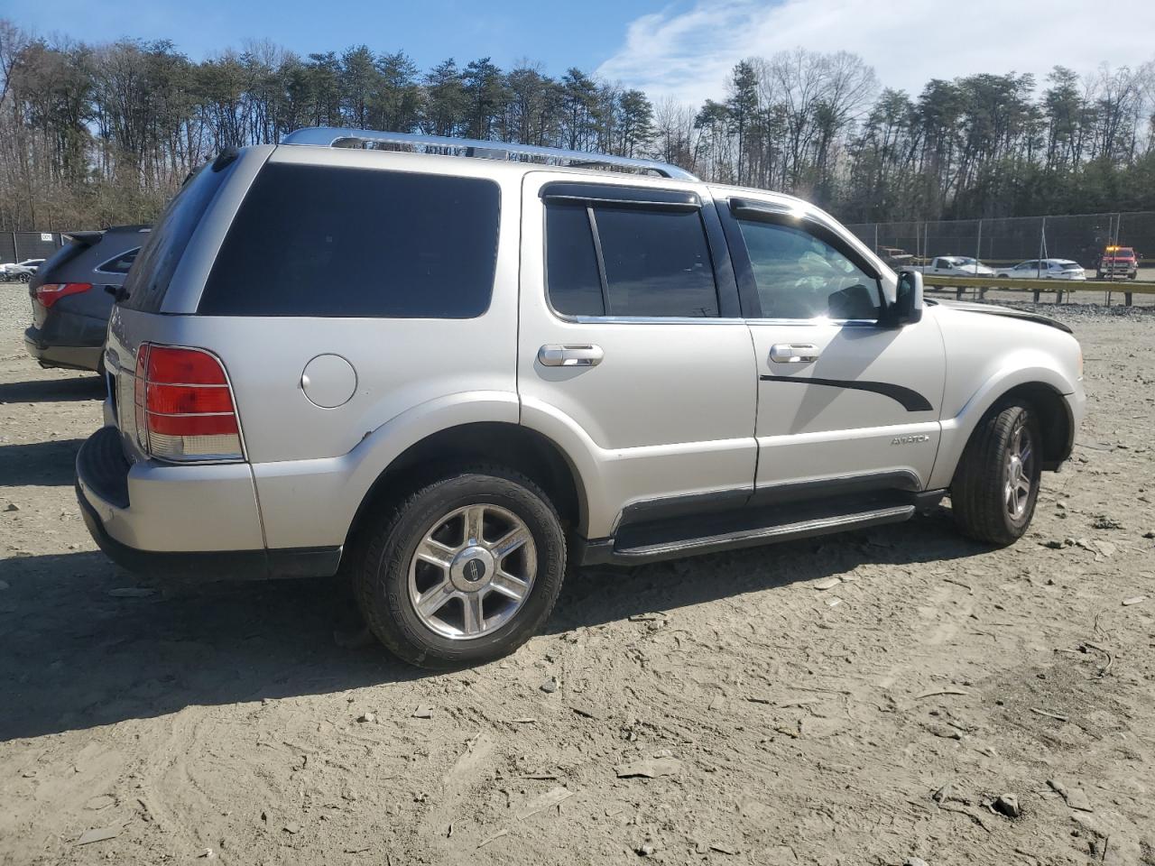 Photo 2 VIN: 5LMEU88H24ZJ22226 - LINCOLN AVIATOR 