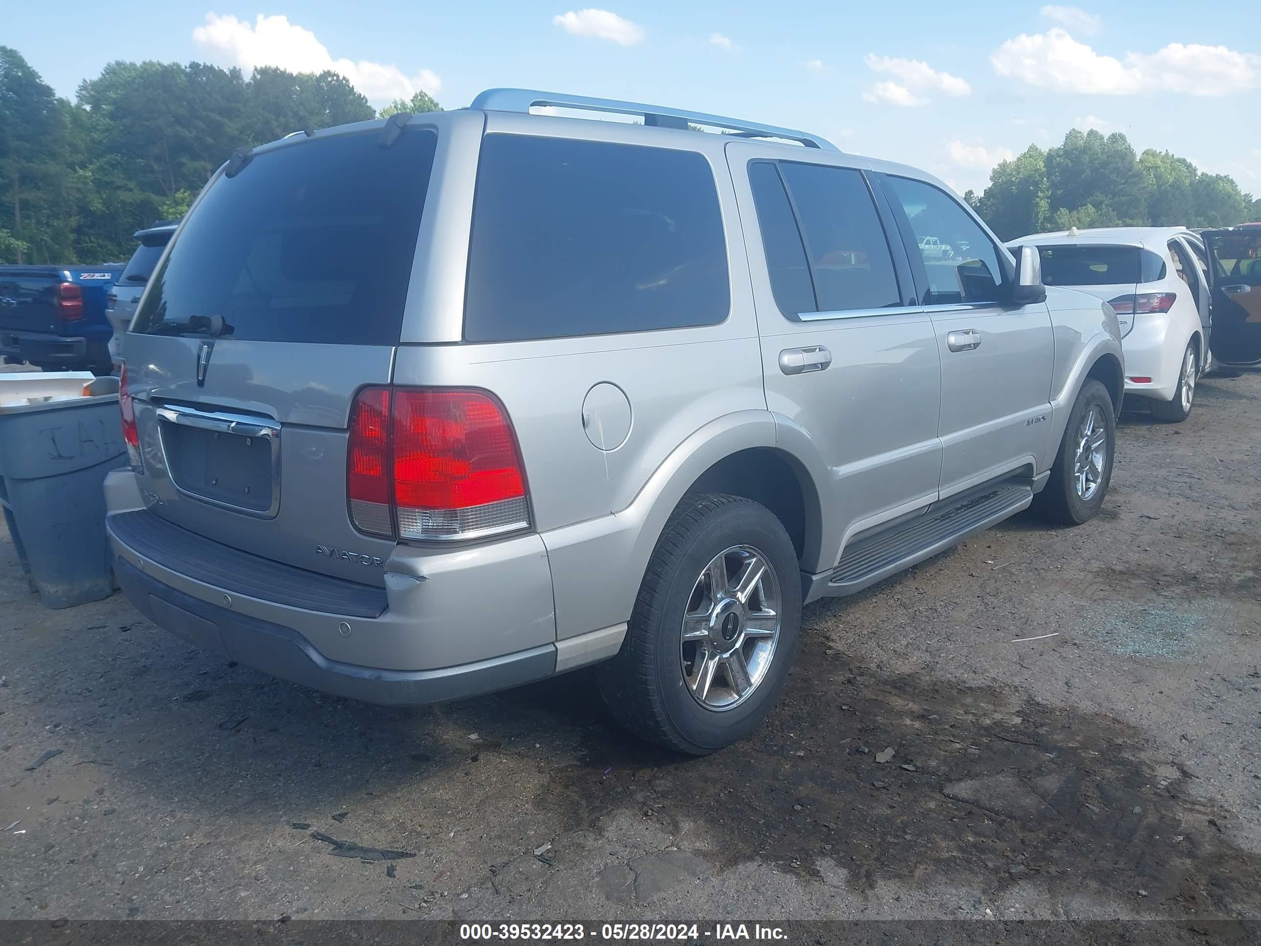 Photo 3 VIN: 5LMEU88H44ZJ10935 - LINCOLN AVIATOR 