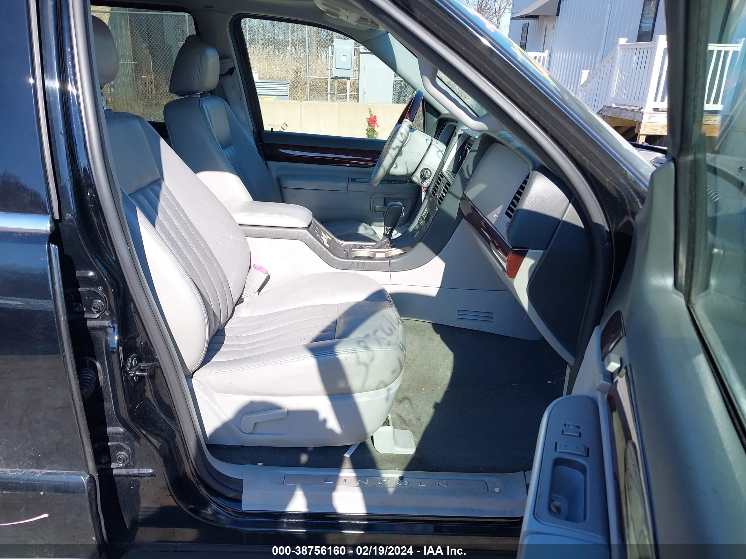 Photo 4 VIN: 5LMEU88H54ZJ31776 - LINCOLN AVIATOR 