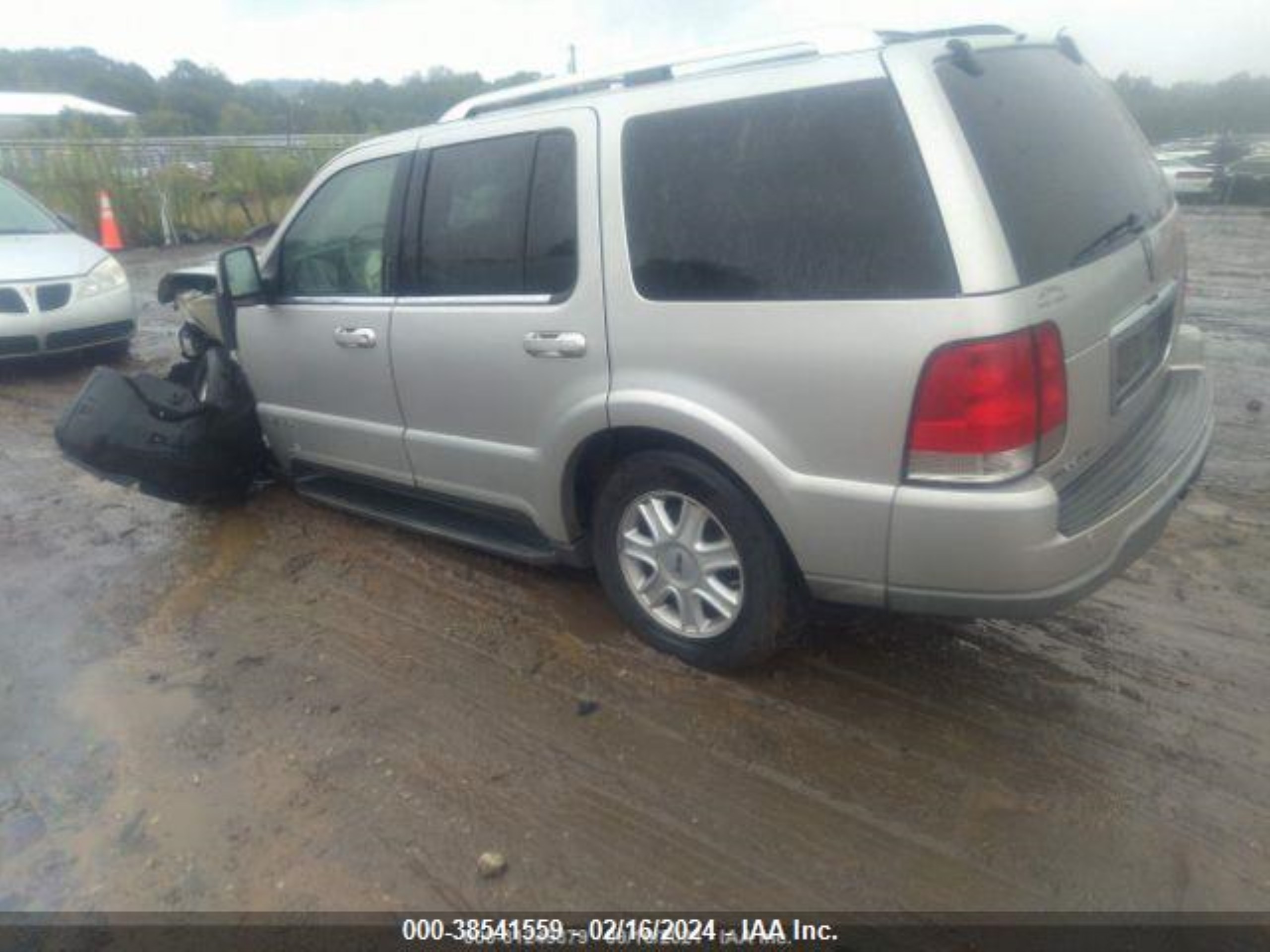 Photo 3 VIN: 5LMEU88H94ZJ40089 - LINCOLN AVIATOR 