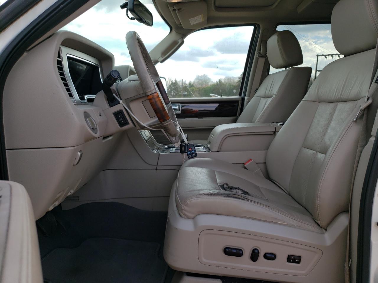 Photo 6 VIN: 5LMFL28538LJ12968 - LINCOLN NAVIGATOR 