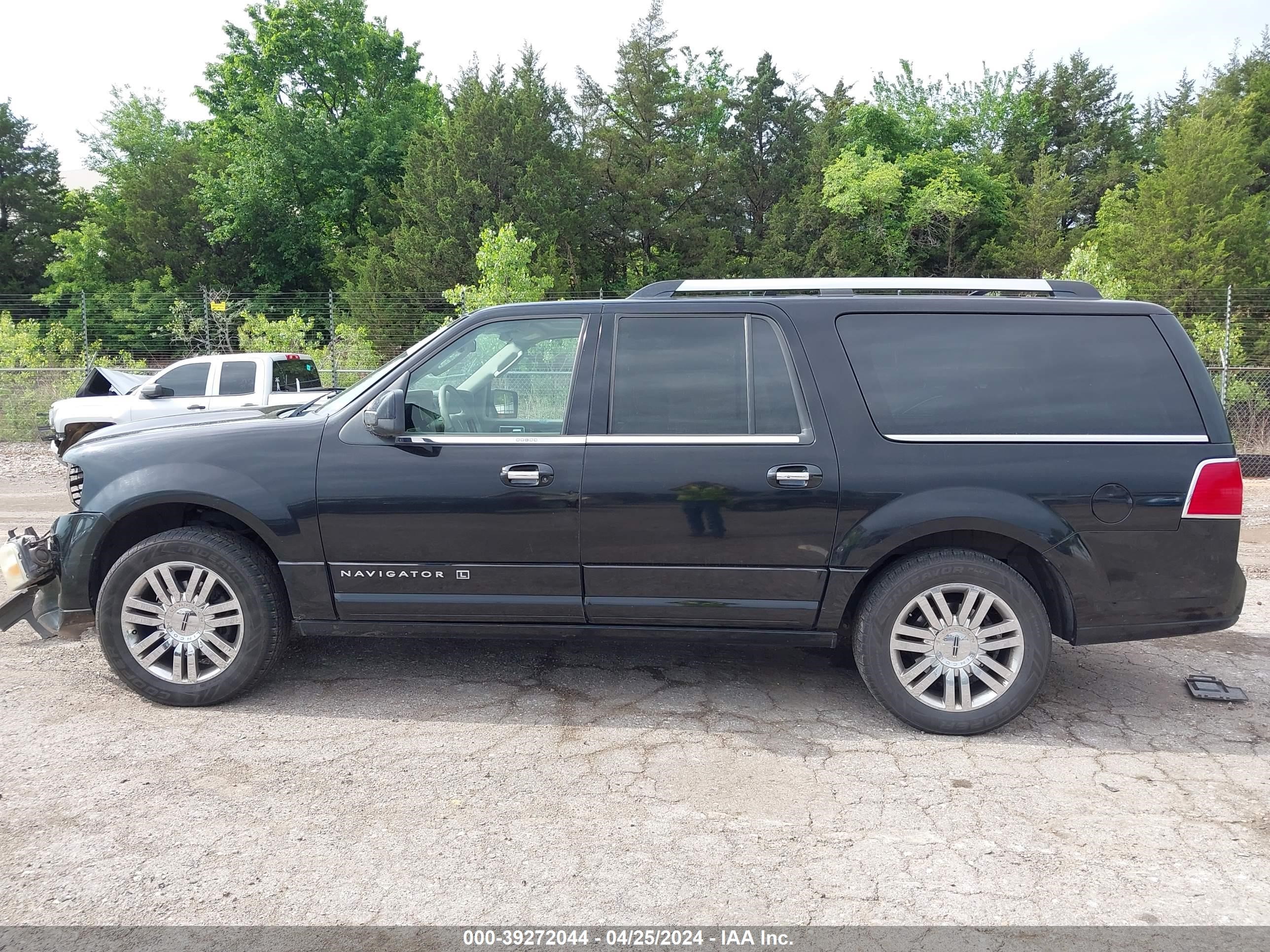 Photo 13 VIN: 5LMFL28568LJ12687 - LINCOLN NAVIGATOR 