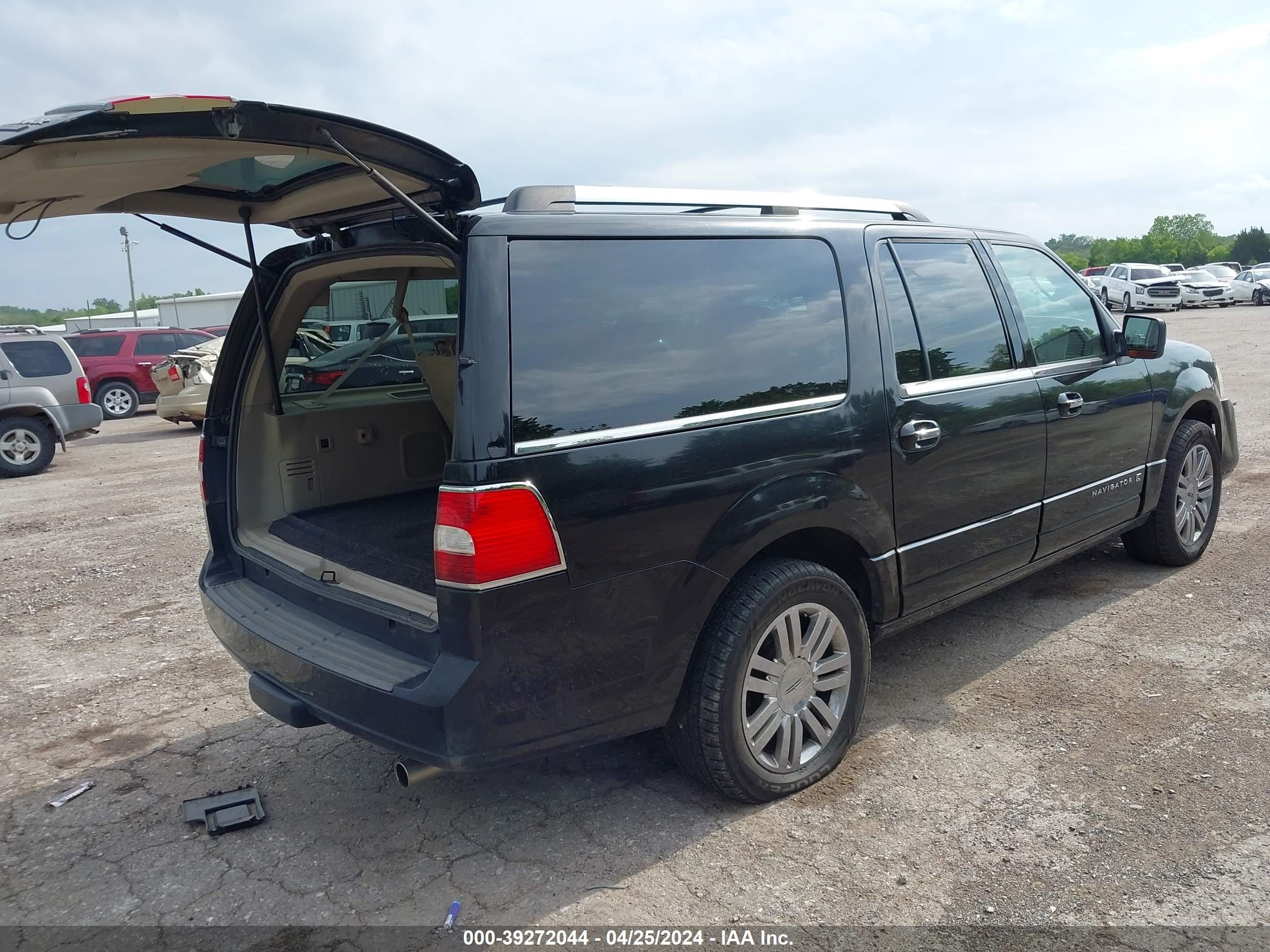 Photo 3 VIN: 5LMFL28568LJ12687 - LINCOLN NAVIGATOR 