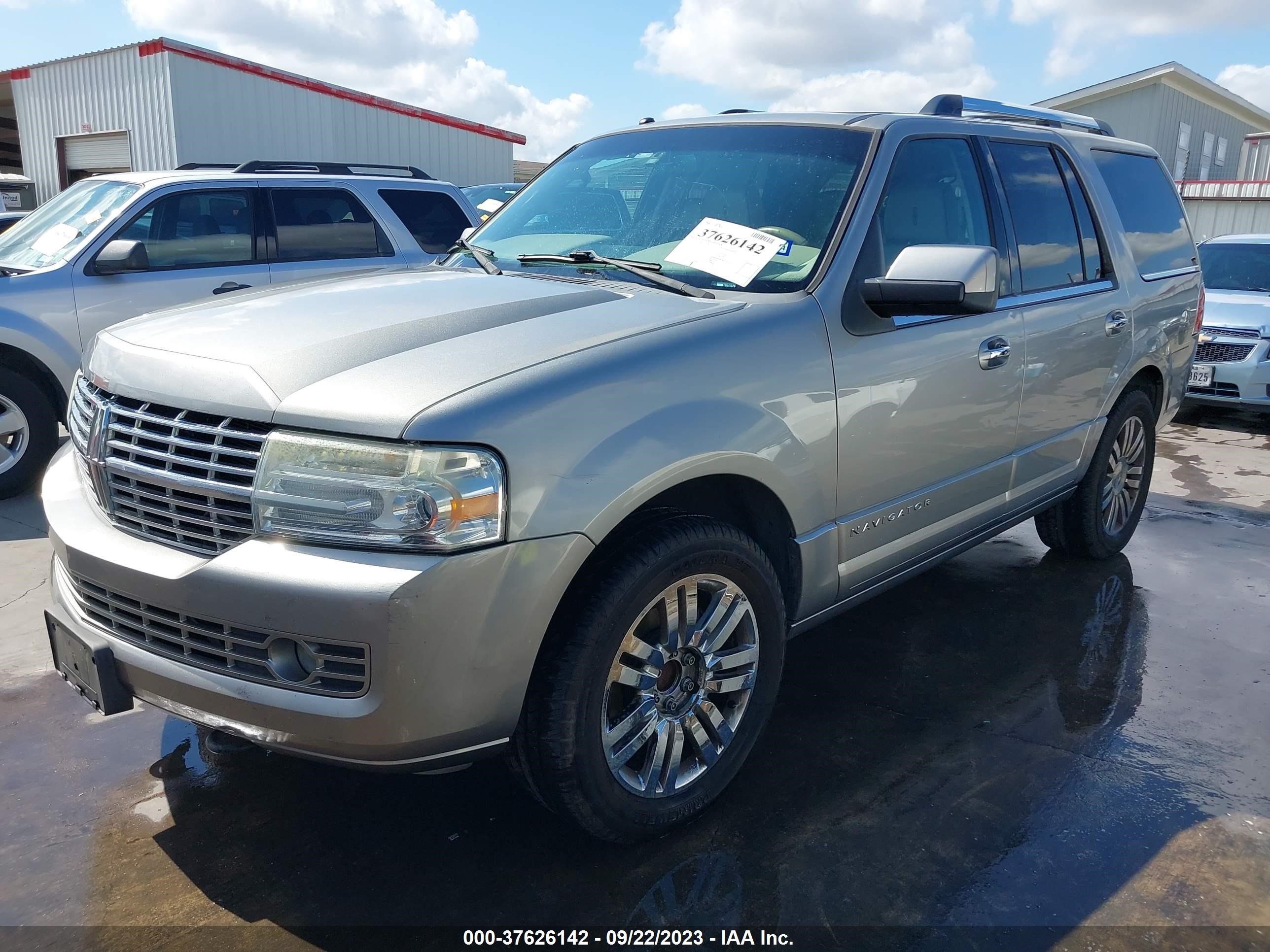 Photo 1 VIN: 5LMFU27508LJ15776 - LINCOLN NAVIGATOR 