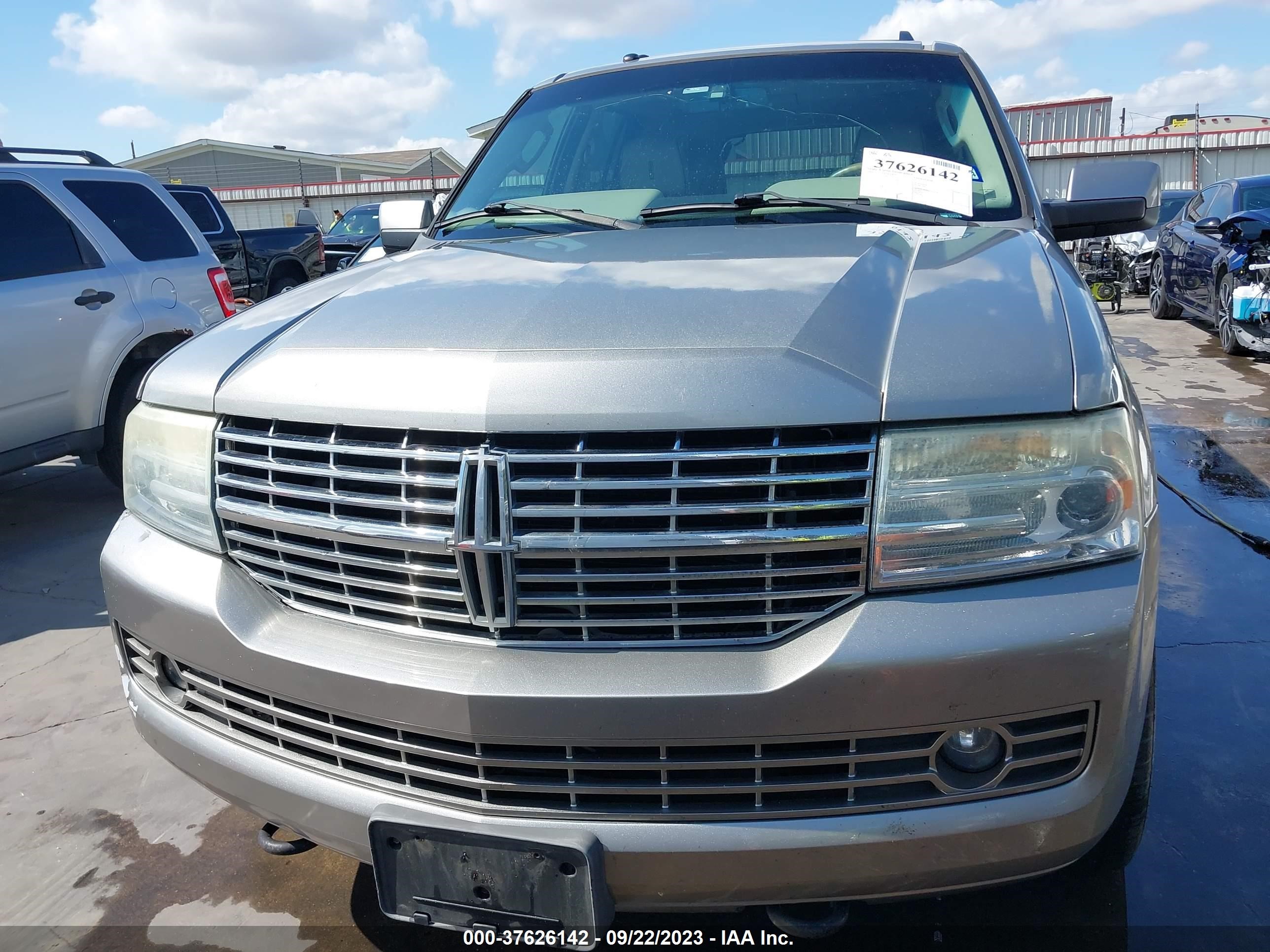 Photo 11 VIN: 5LMFU27508LJ15776 - LINCOLN NAVIGATOR 