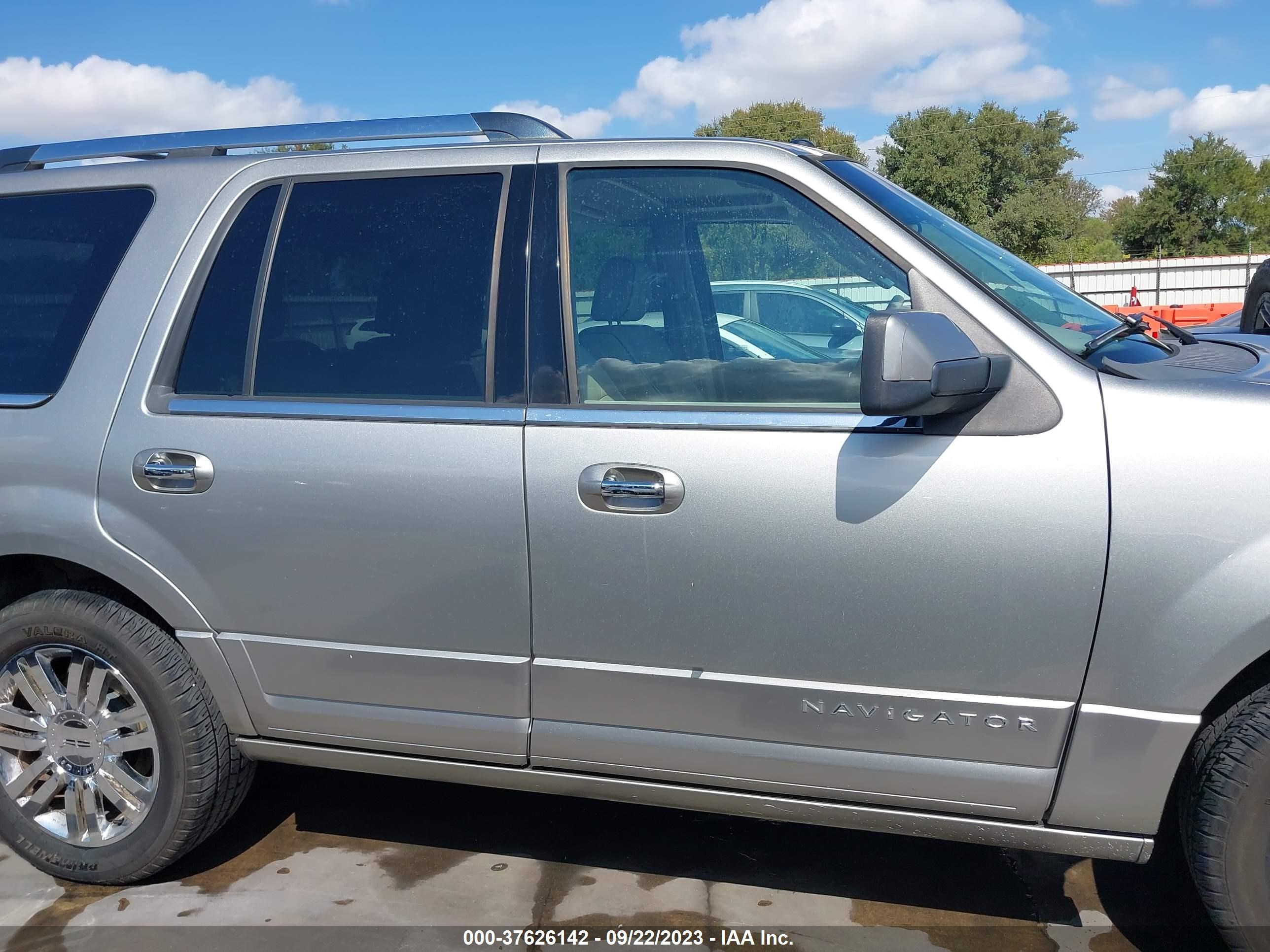 Photo 12 VIN: 5LMFU27508LJ15776 - LINCOLN NAVIGATOR 