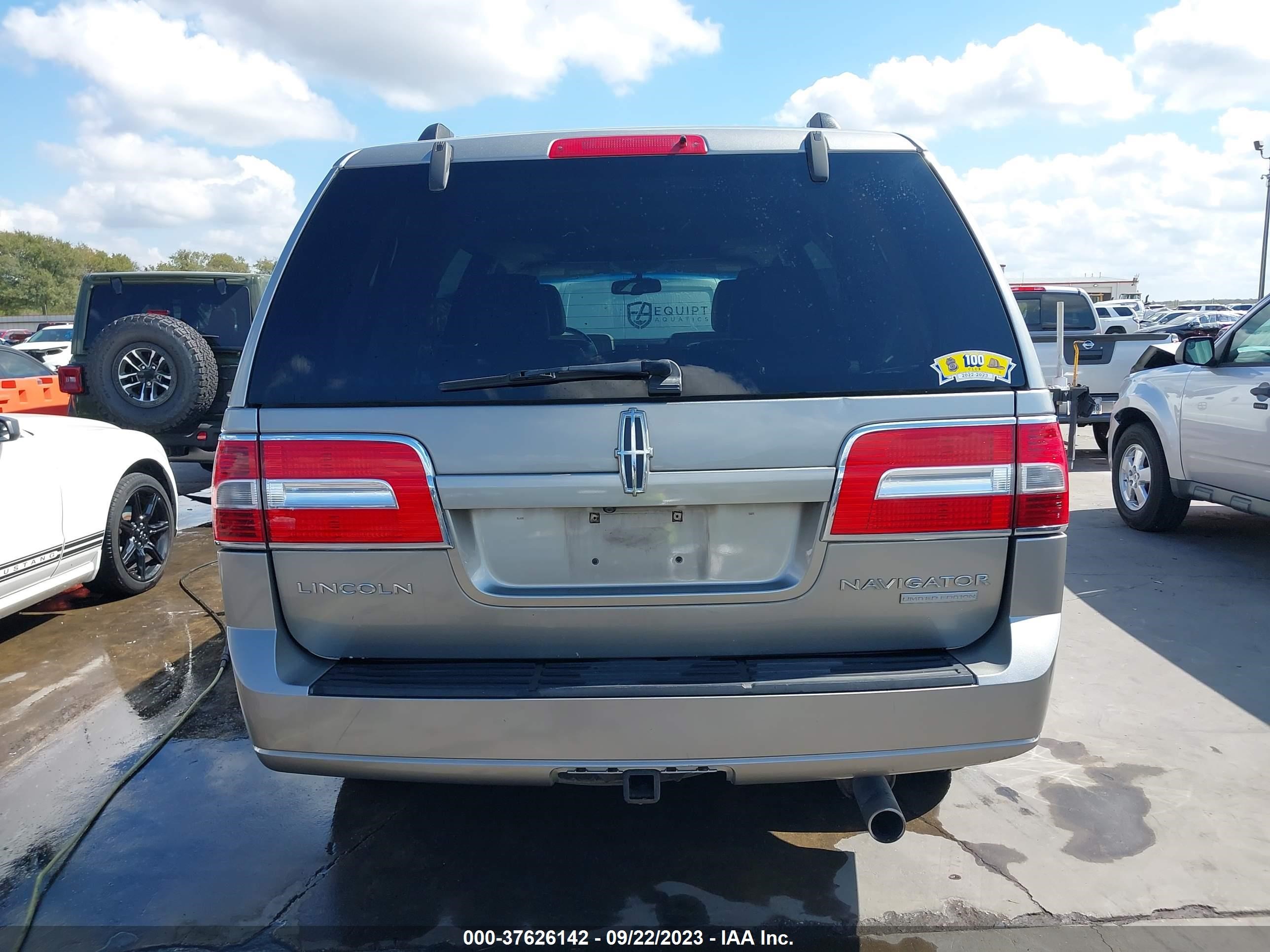 Photo 15 VIN: 5LMFU27508LJ15776 - LINCOLN NAVIGATOR 