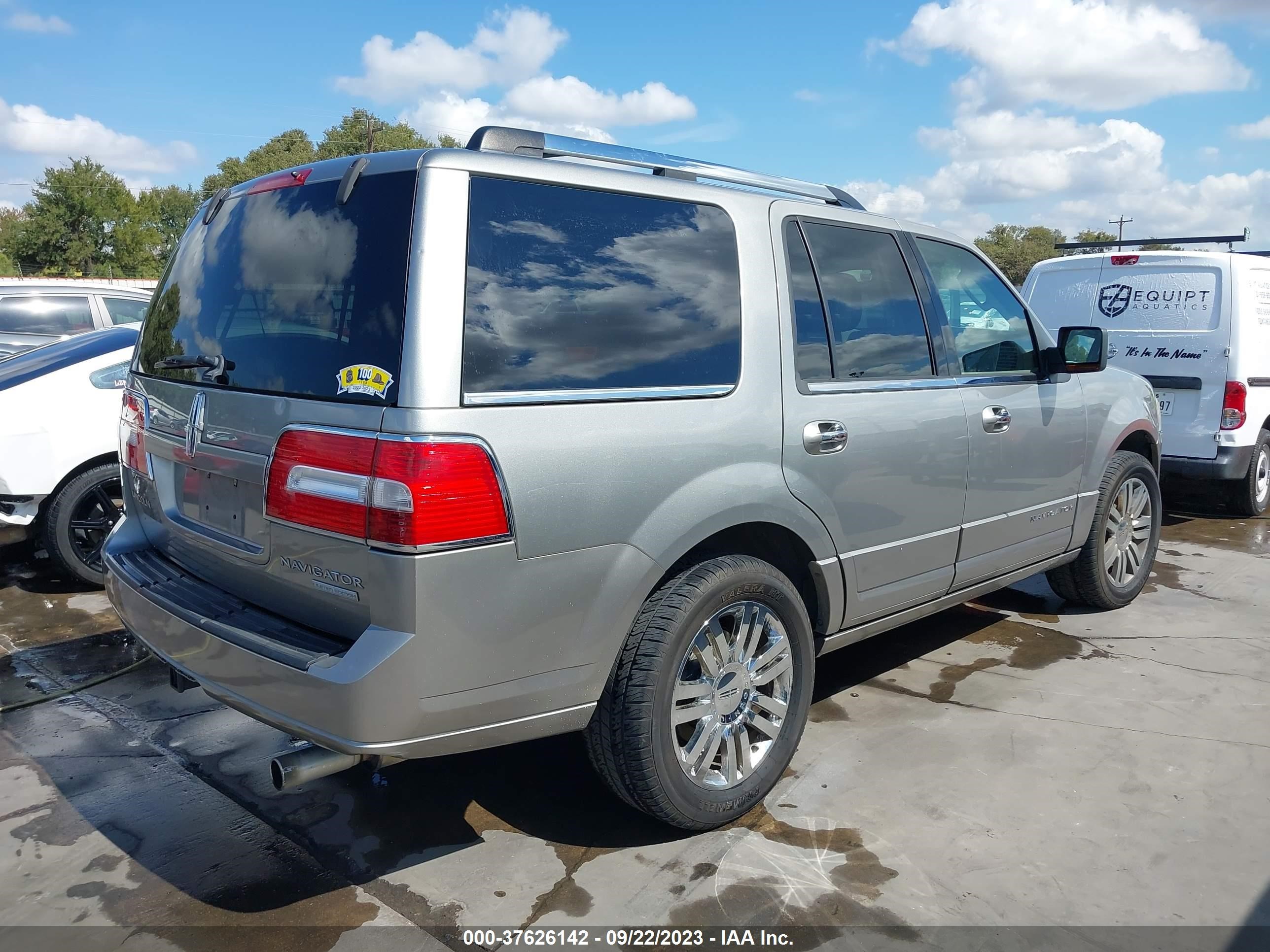 Photo 3 VIN: 5LMFU27508LJ15776 - LINCOLN NAVIGATOR 