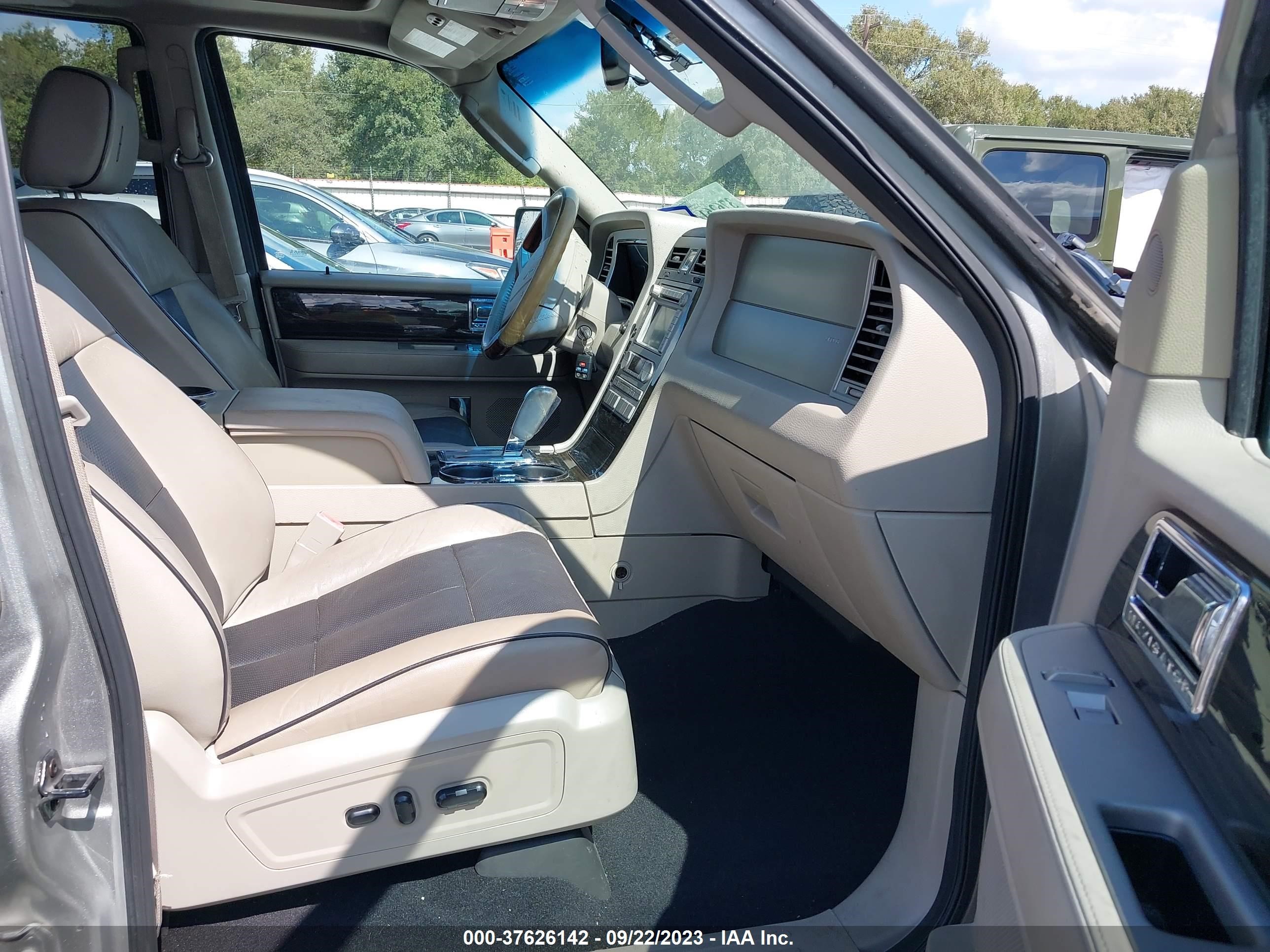 Photo 4 VIN: 5LMFU27508LJ15776 - LINCOLN NAVIGATOR 