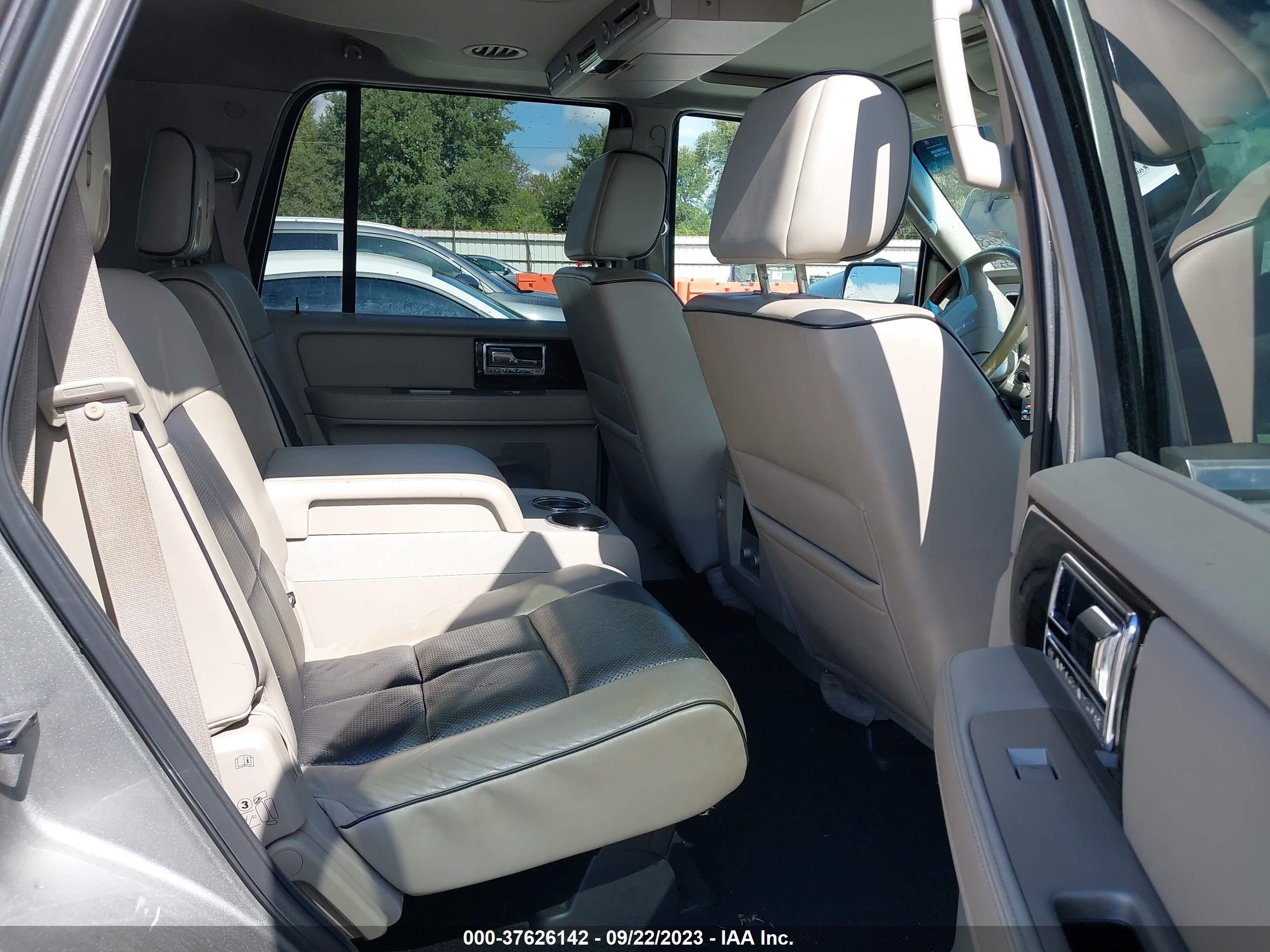 Photo 7 VIN: 5LMFU27508LJ15776 - LINCOLN NAVIGATOR 