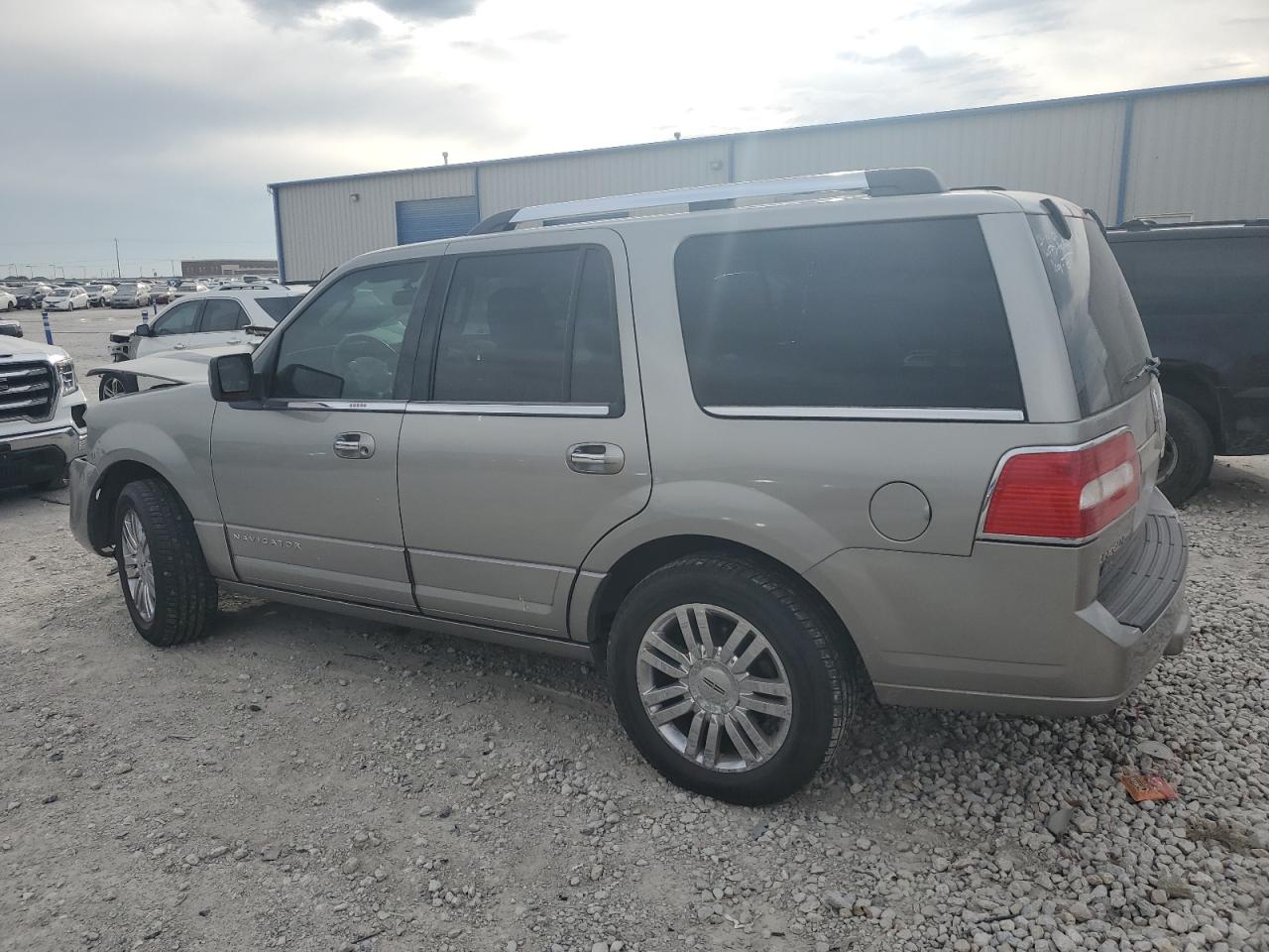 Photo 1 VIN: 5LMFU27518LJ16645 - LINCOLN NAVIGATOR 