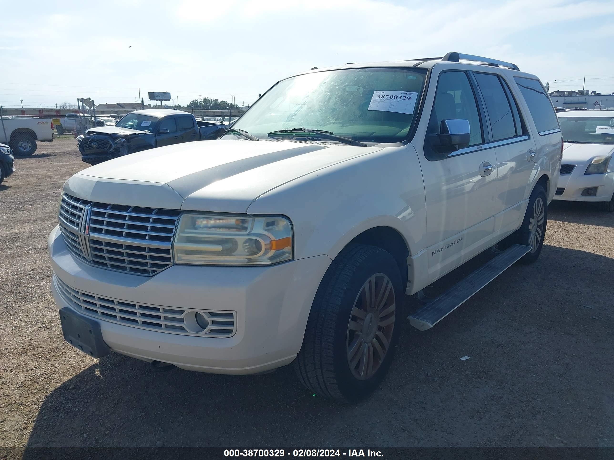 Photo 1 VIN: 5LMFU27528LJ13818 - LINCOLN NAVIGATOR 