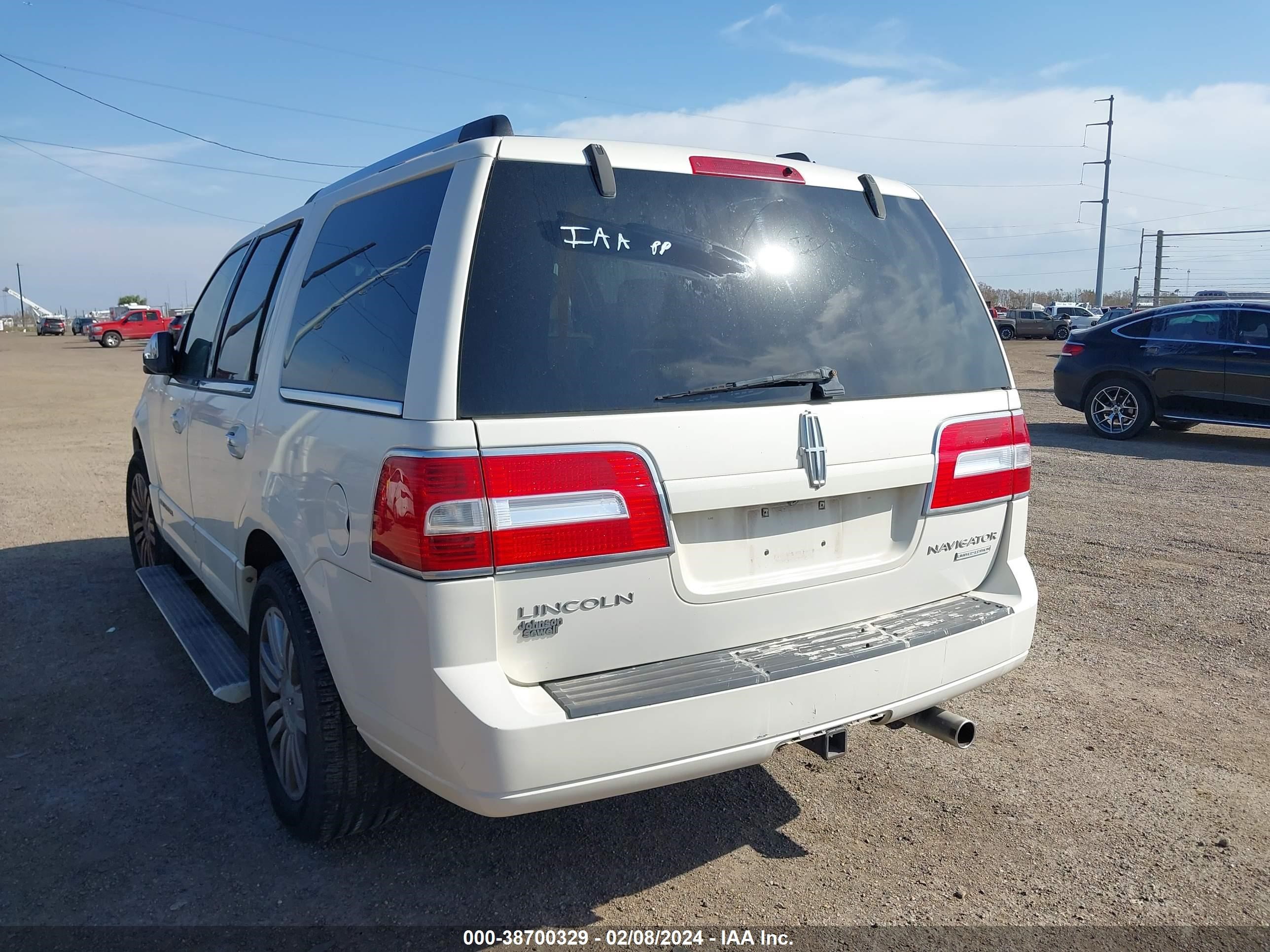 Photo 2 VIN: 5LMFU27528LJ13818 - LINCOLN NAVIGATOR 