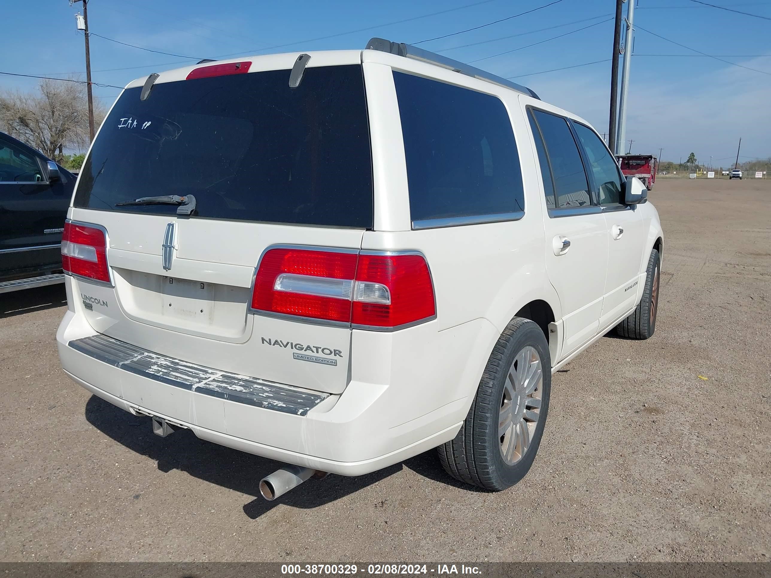 Photo 3 VIN: 5LMFU27528LJ13818 - LINCOLN NAVIGATOR 