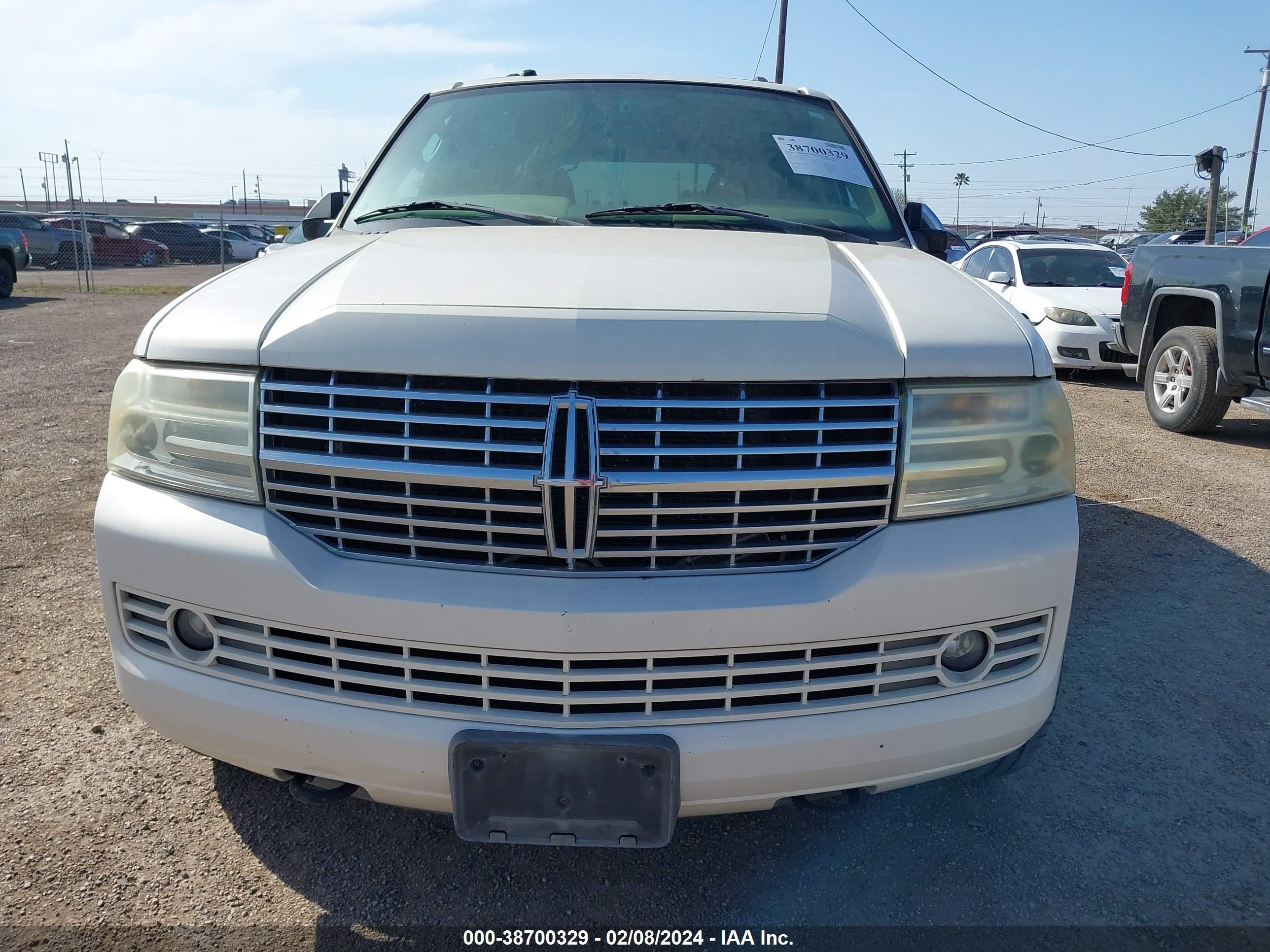 Photo 5 VIN: 5LMFU27528LJ13818 - LINCOLN NAVIGATOR 