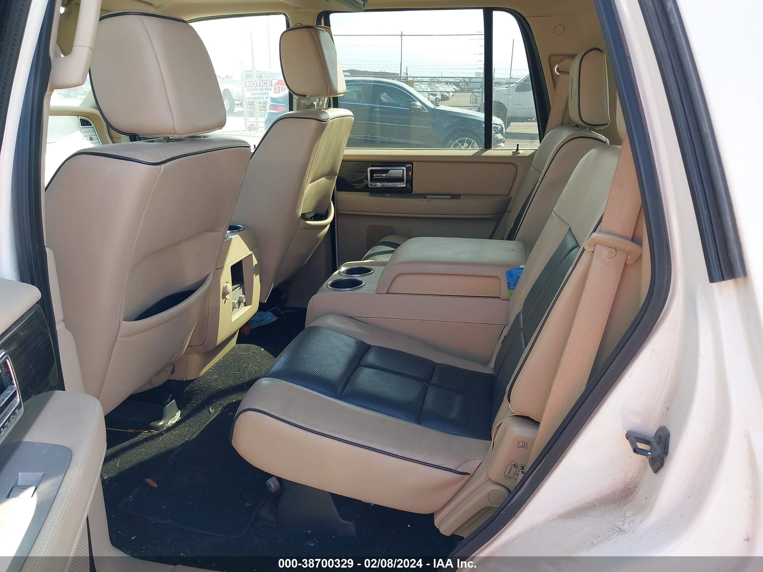 Photo 7 VIN: 5LMFU27528LJ13818 - LINCOLN NAVIGATOR 