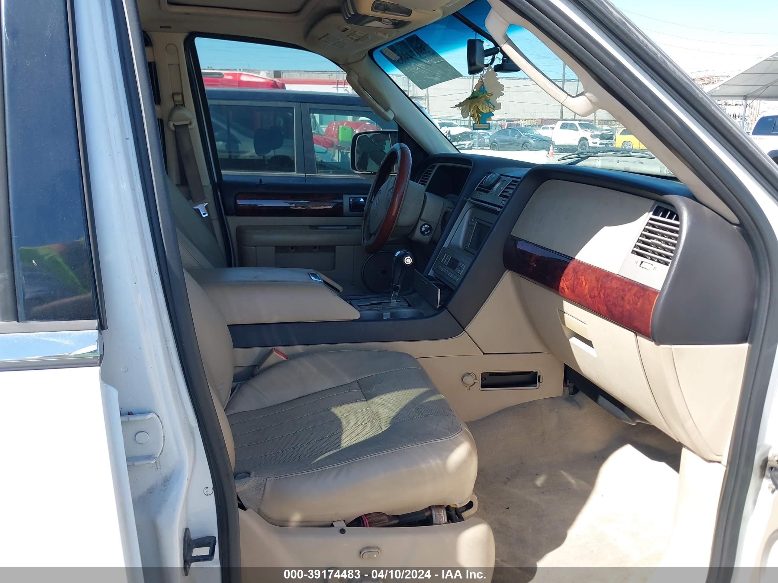 Photo 4 VIN: 5LMFU27536LJ02789 - LINCOLN NAVIGATOR 