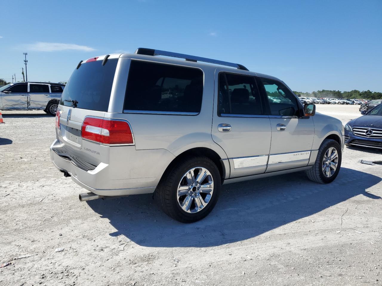 Photo 2 VIN: 5LMFU27547LJ17285 - LINCOLN NAVIGATOR 