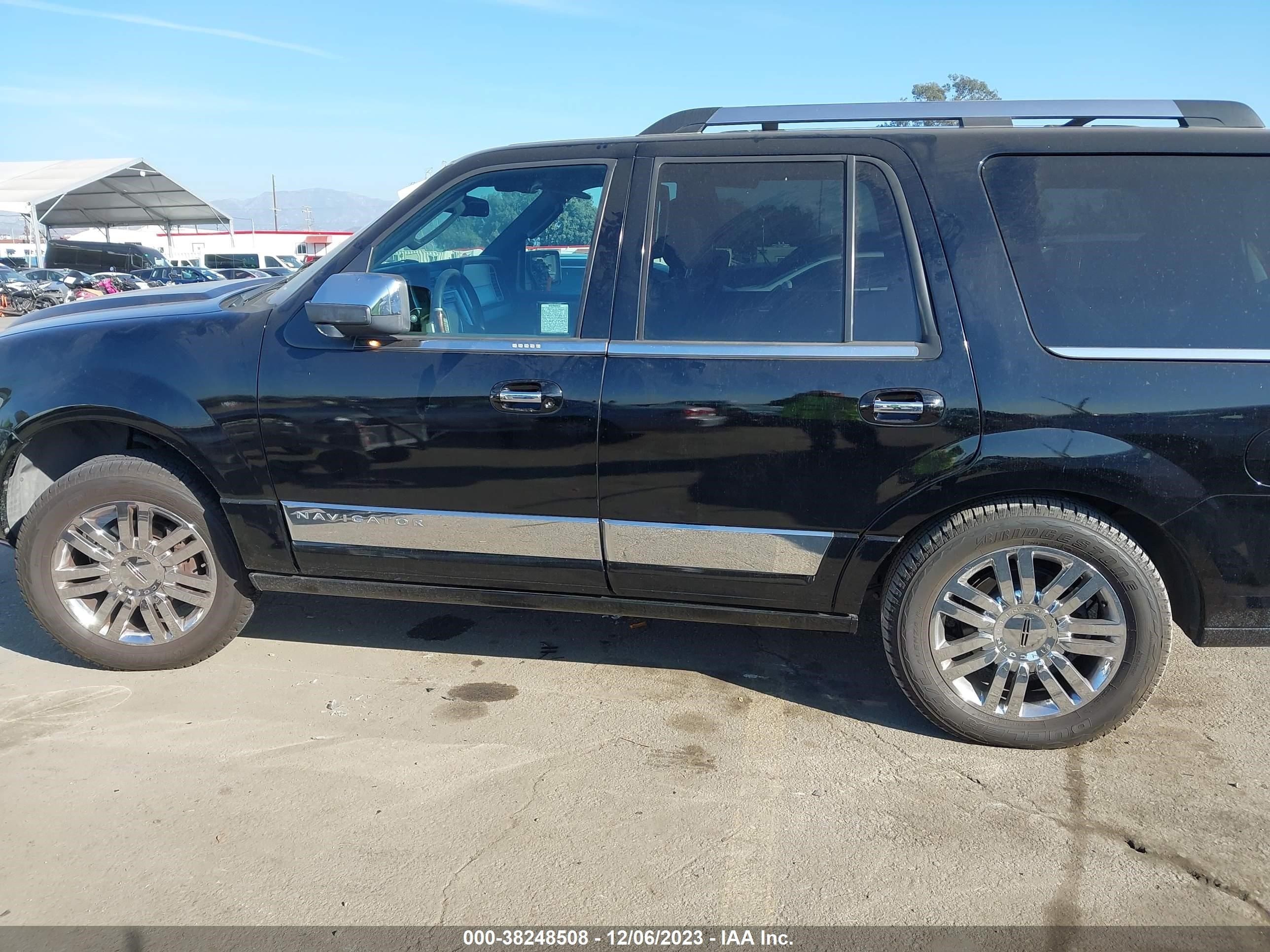 Photo 14 VIN: 5LMFU27567LJ16817 - LINCOLN NAVIGATOR 