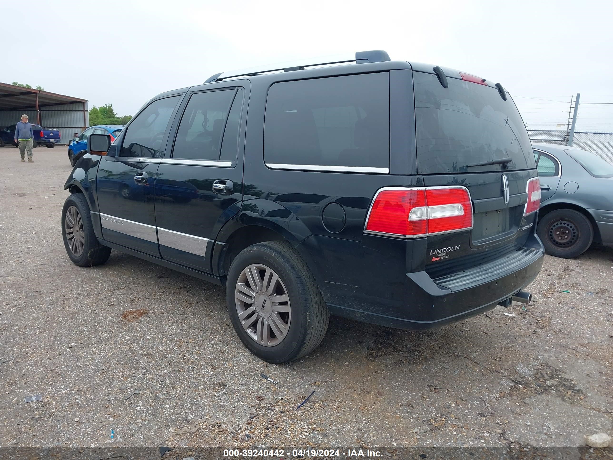 Photo 2 VIN: 5LMFU27569EJ00527 - LINCOLN NAVIGATOR 