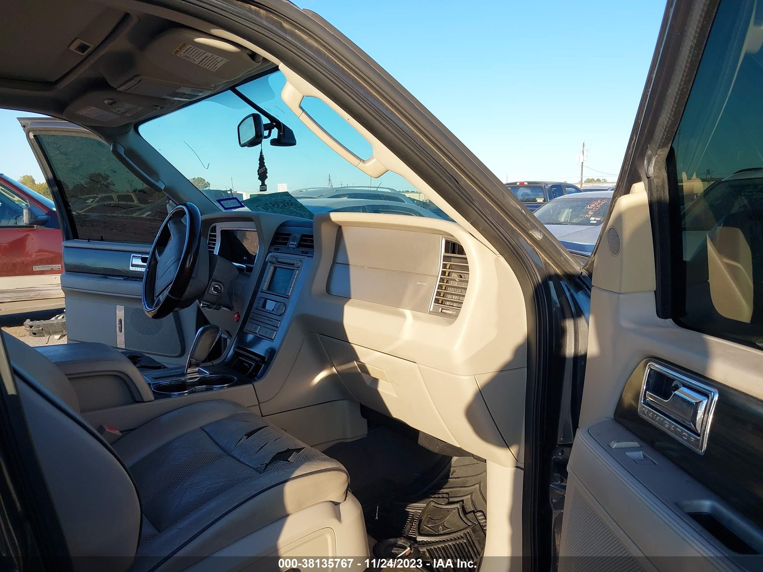 Photo 4 VIN: 5LMFU27577LJ07060 - LINCOLN NAVIGATOR 