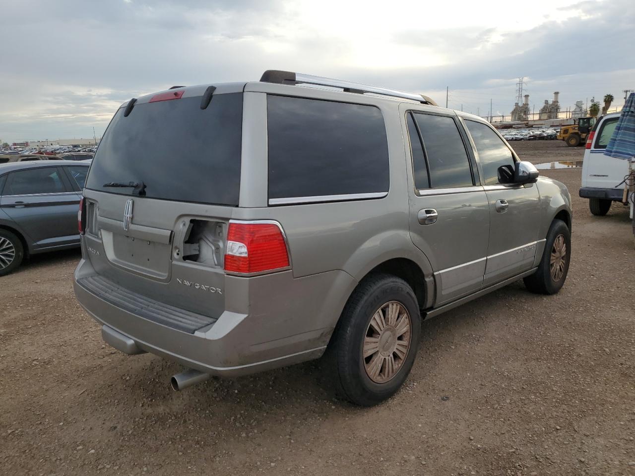 Photo 2 VIN: 5LMFU27578LJ12695 - LINCOLN NAVIGATOR 