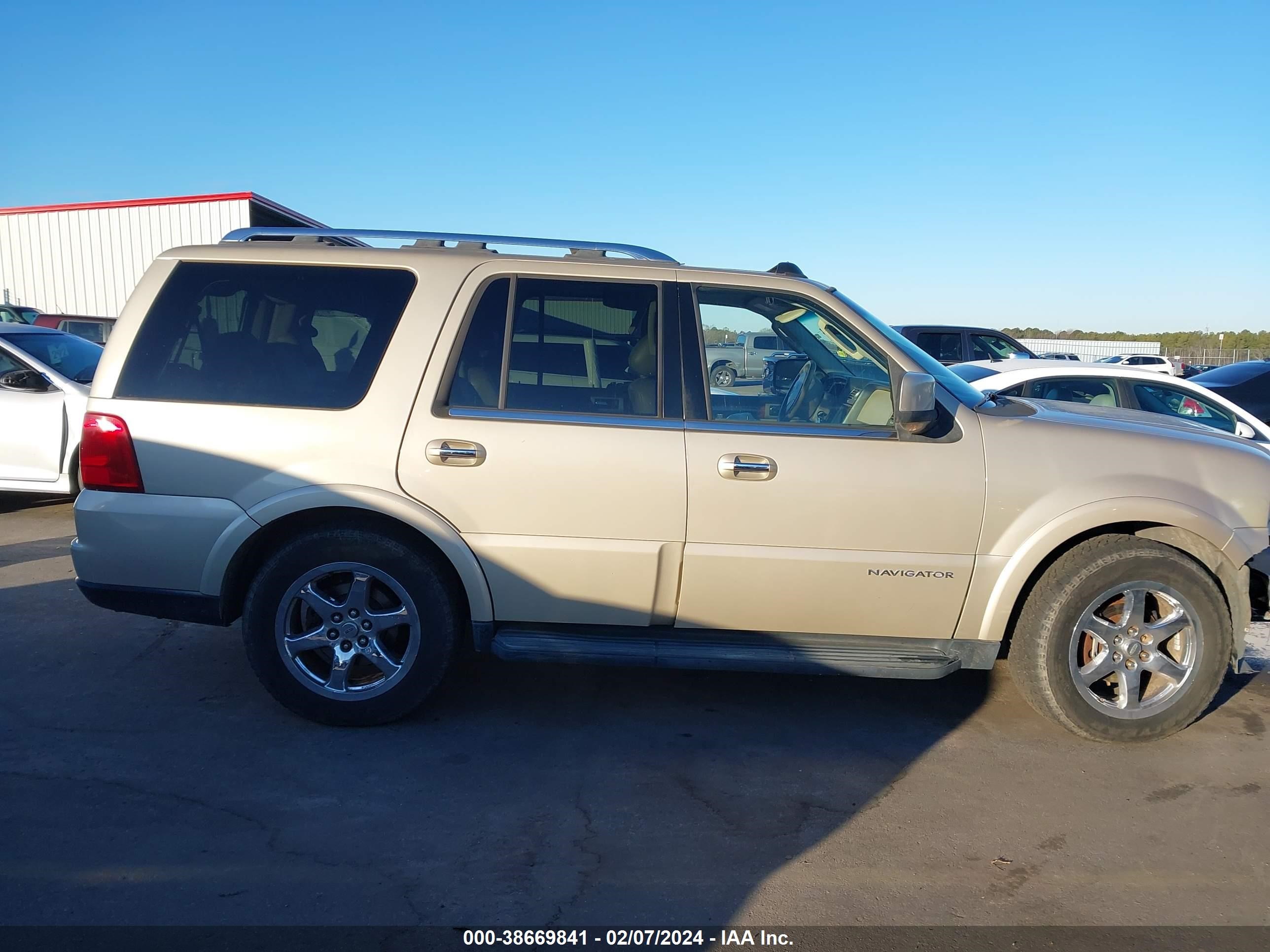 Photo 13 VIN: 5LMFU27586LJ14095 - LINCOLN NAVIGATOR 