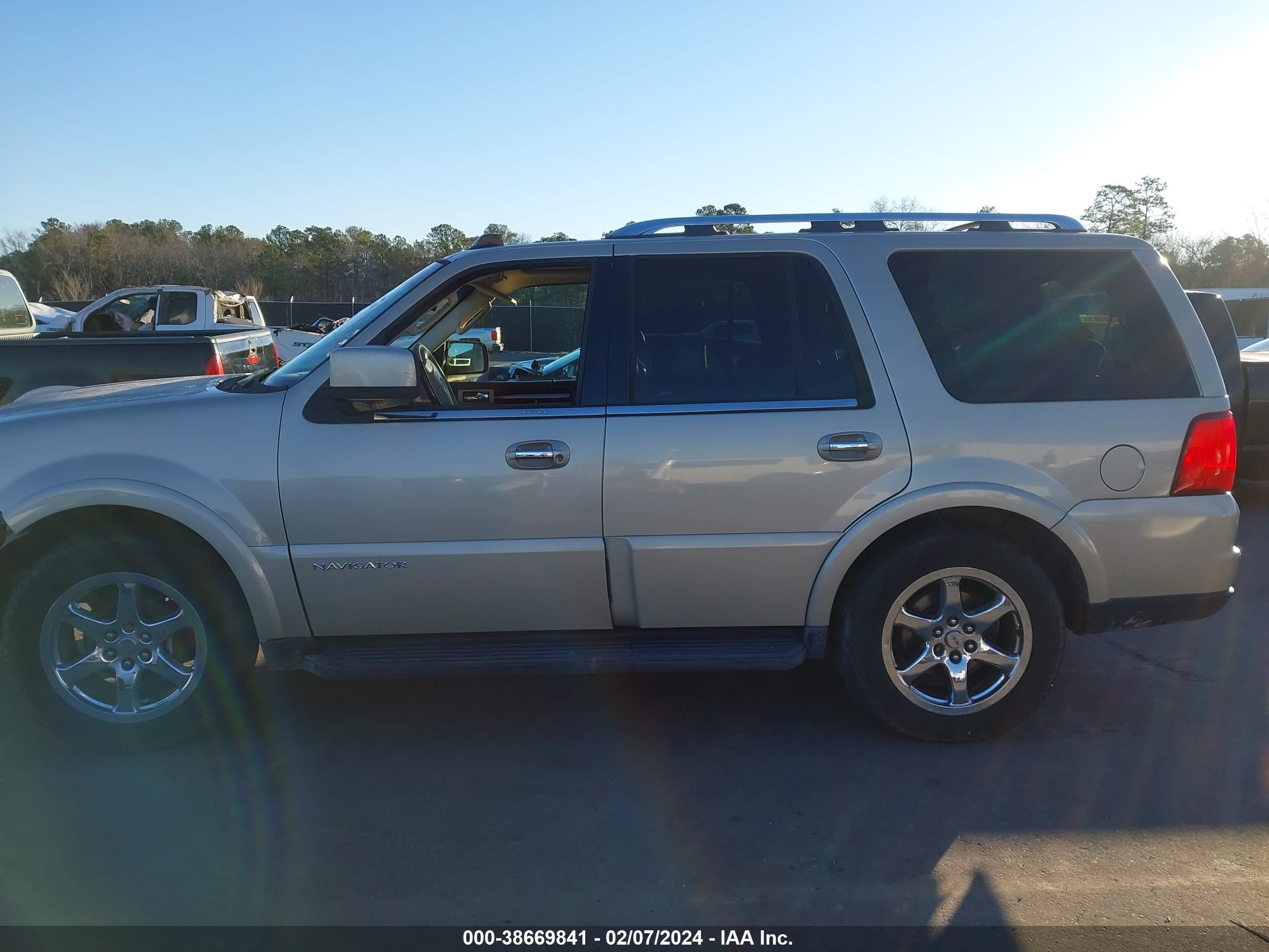 Photo 14 VIN: 5LMFU27586LJ14095 - LINCOLN NAVIGATOR 