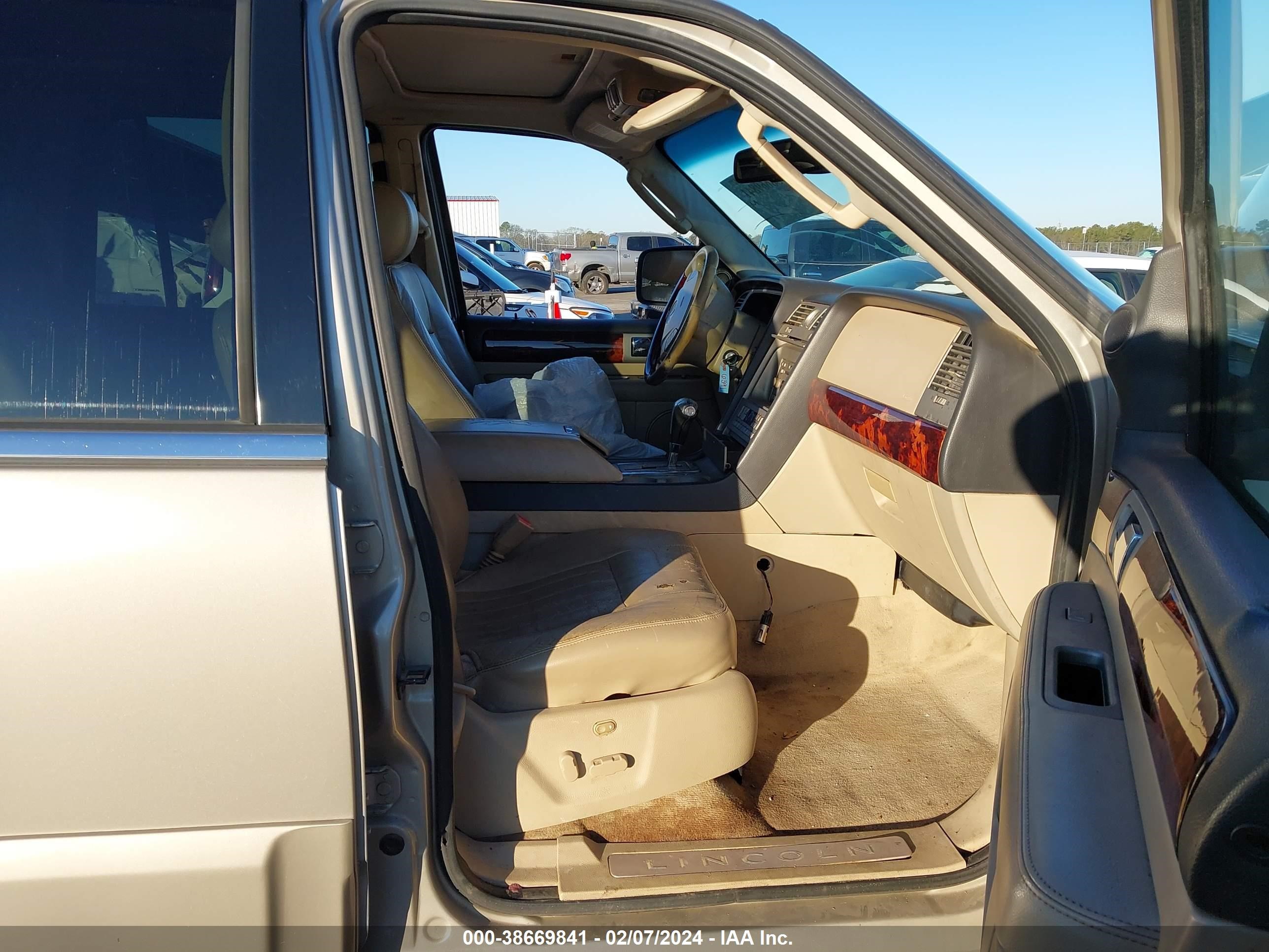 Photo 4 VIN: 5LMFU27586LJ14095 - LINCOLN NAVIGATOR 