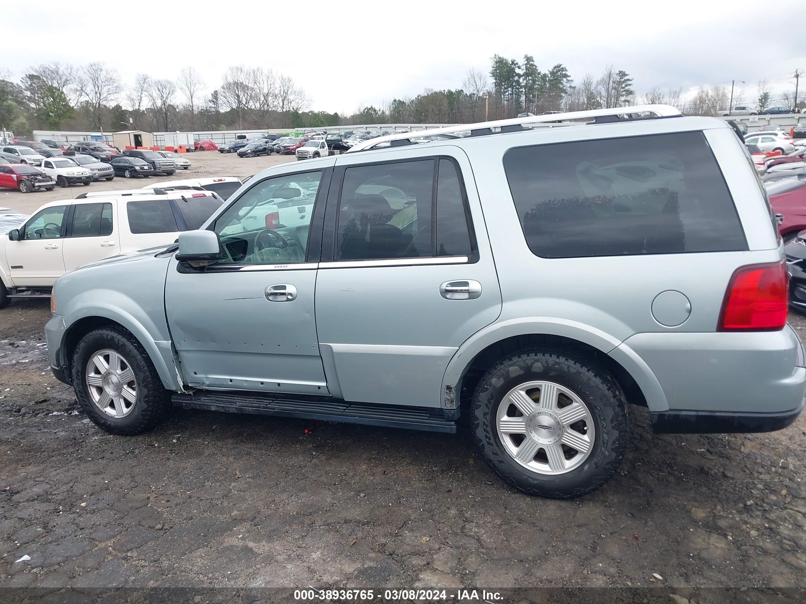 Photo 13 VIN: 5LMFU275X5LJ04764 - LINCOLN NAVIGATOR 