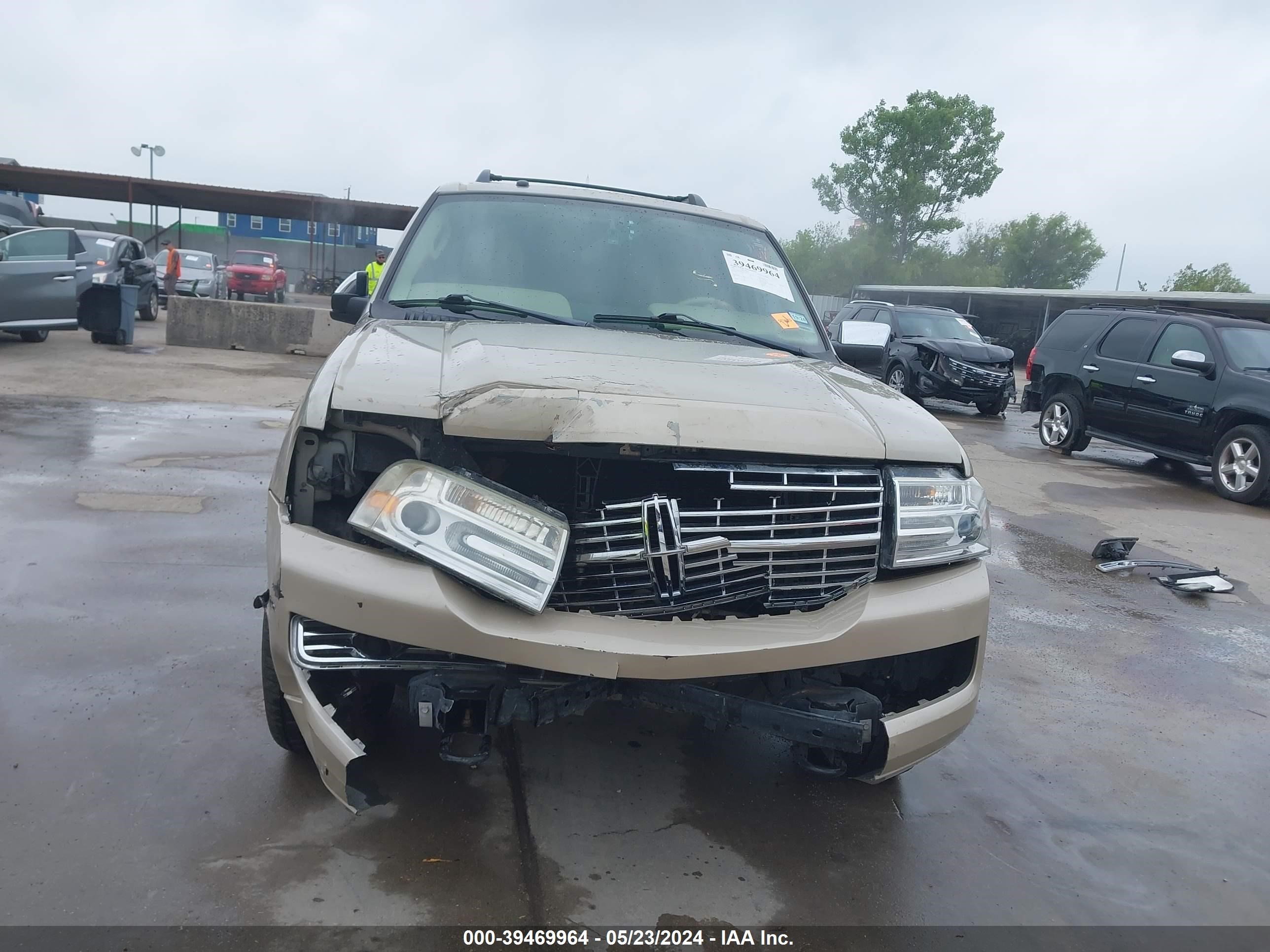 Photo 12 VIN: 5LMFU275X7LJ19915 - LINCOLN NAVIGATOR 