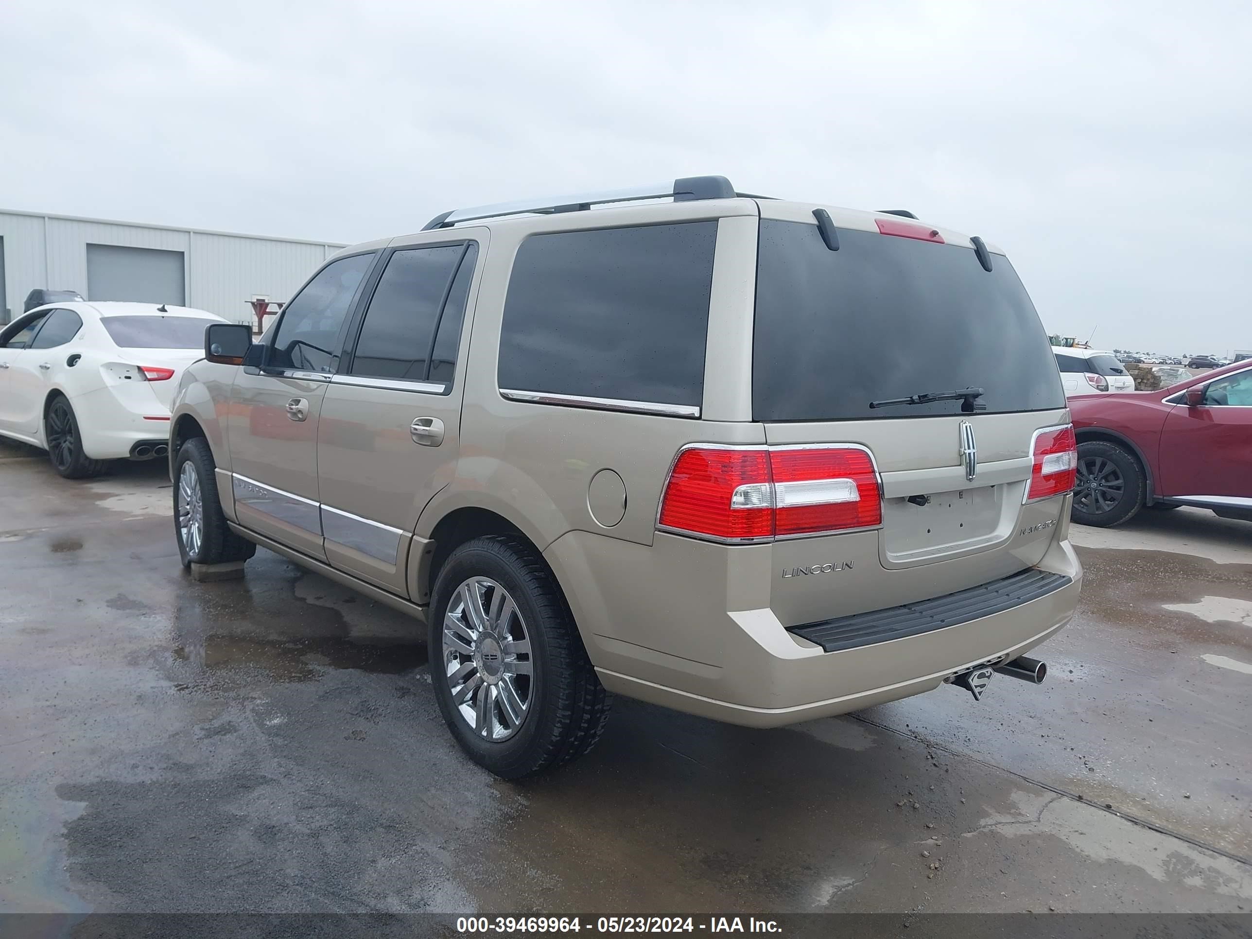 Photo 2 VIN: 5LMFU275X7LJ19915 - LINCOLN NAVIGATOR 