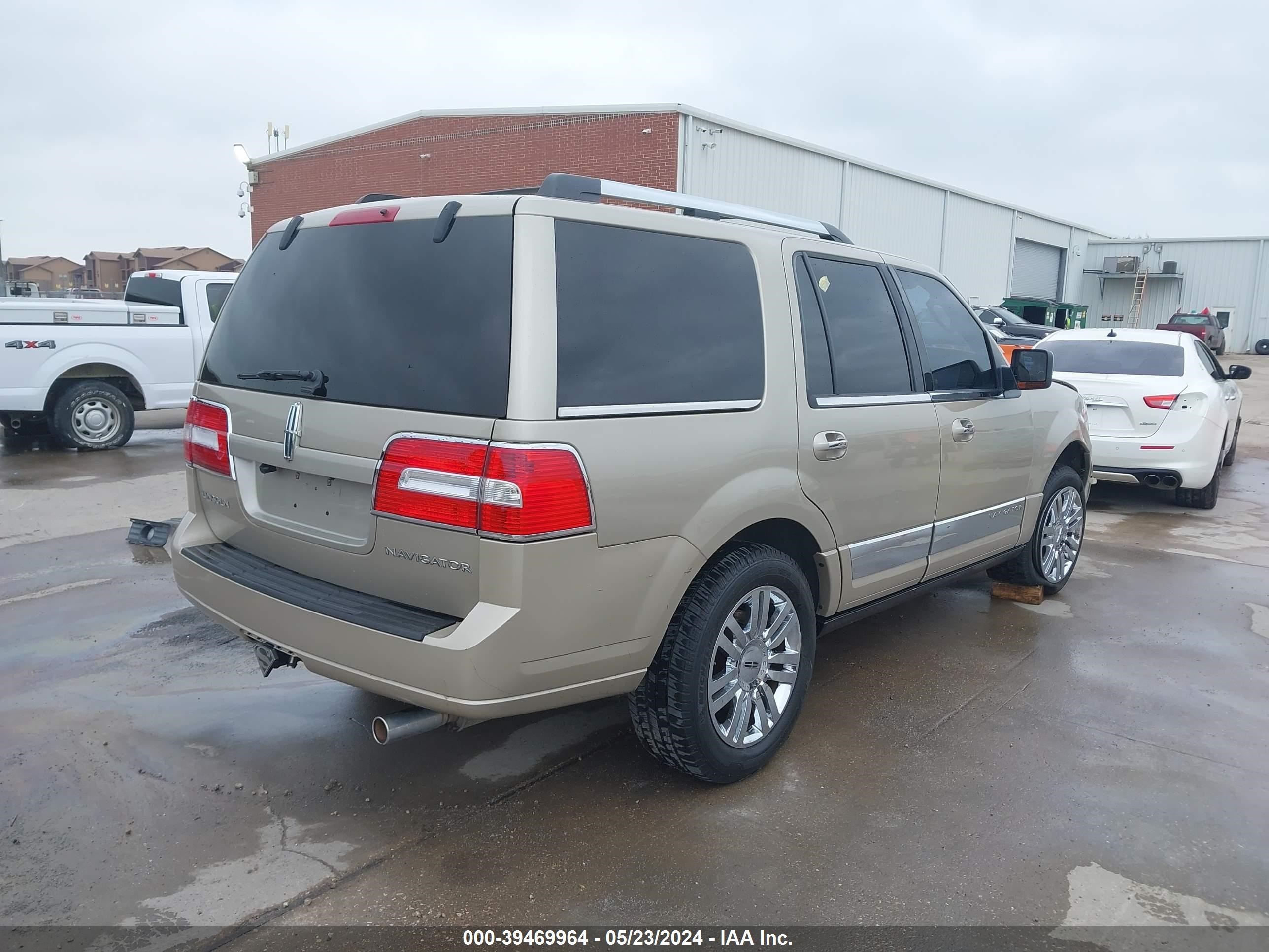 Photo 3 VIN: 5LMFU275X7LJ19915 - LINCOLN NAVIGATOR 