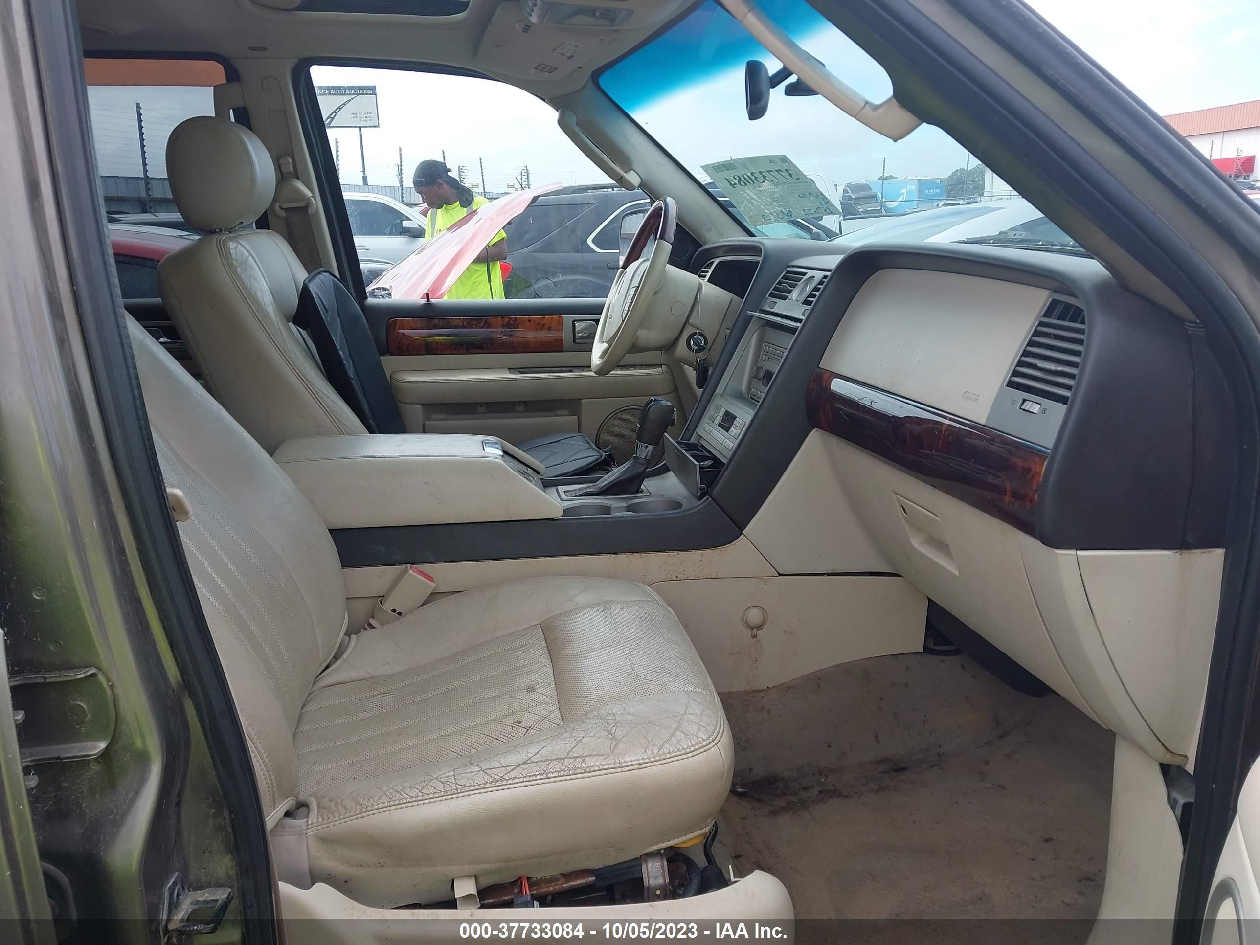 Photo 4 VIN: 5LMFU27R03LJ43007 - LINCOLN NAVIGATOR 