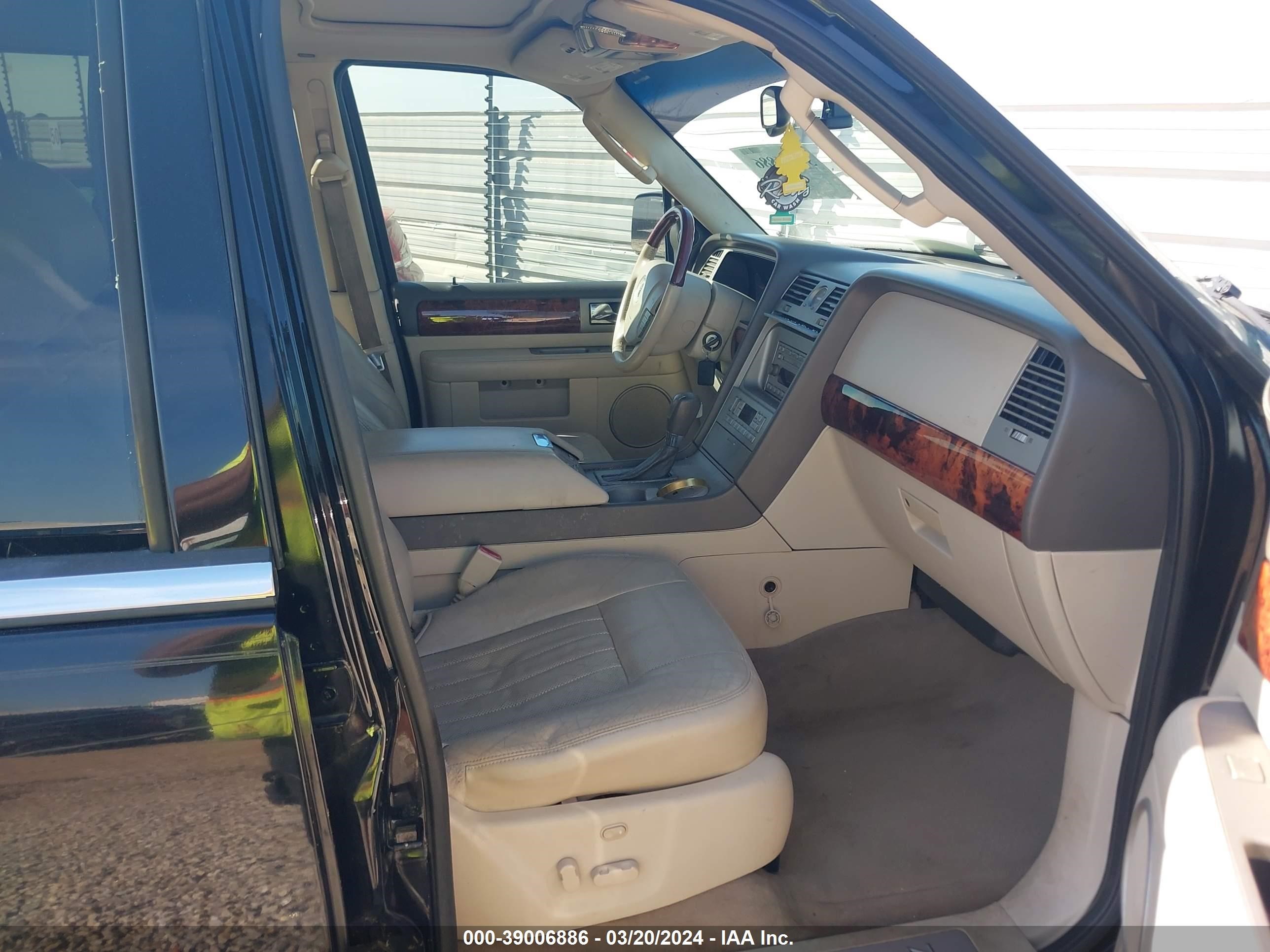 Photo 4 VIN: 5LMFU27R94LJ27972 - LINCOLN NAVIGATOR 